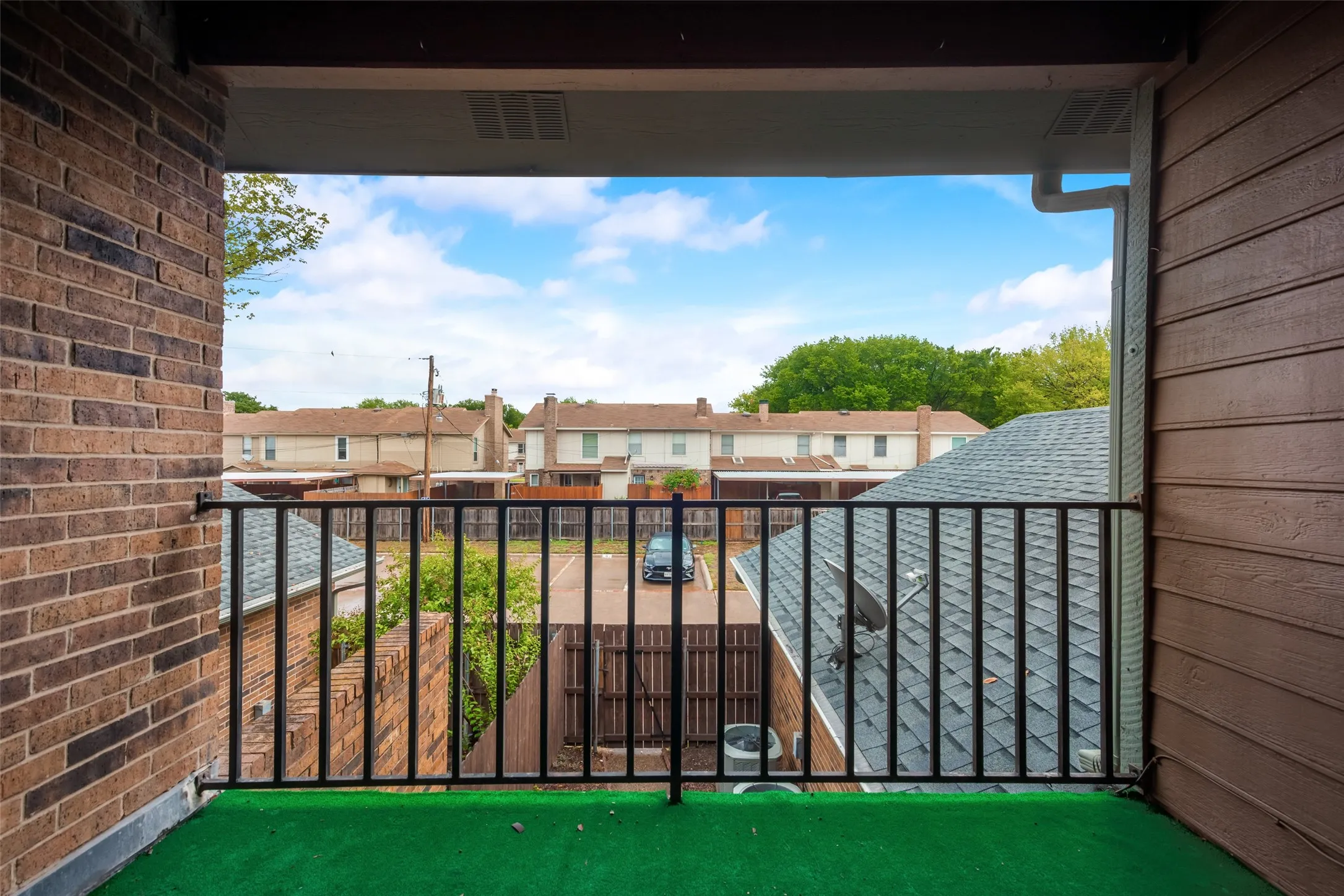 Townhouse For Rent in Tarrant County , 510 Norwood Place 9, Arlington, Texas 76013, 2 Bedroom, 3 Bathroom, 1 Garage spaces, 1,517 Sqft, built in 1984, mls#21383354, Real Estate Agent in Arlington, Homes For Rent in Tarrant county, Homes For Rent in Arlington, Realtor in Arlington Texas, Real Estate Brokerage Independent Realty Texas, Luminita Cordes Realtor