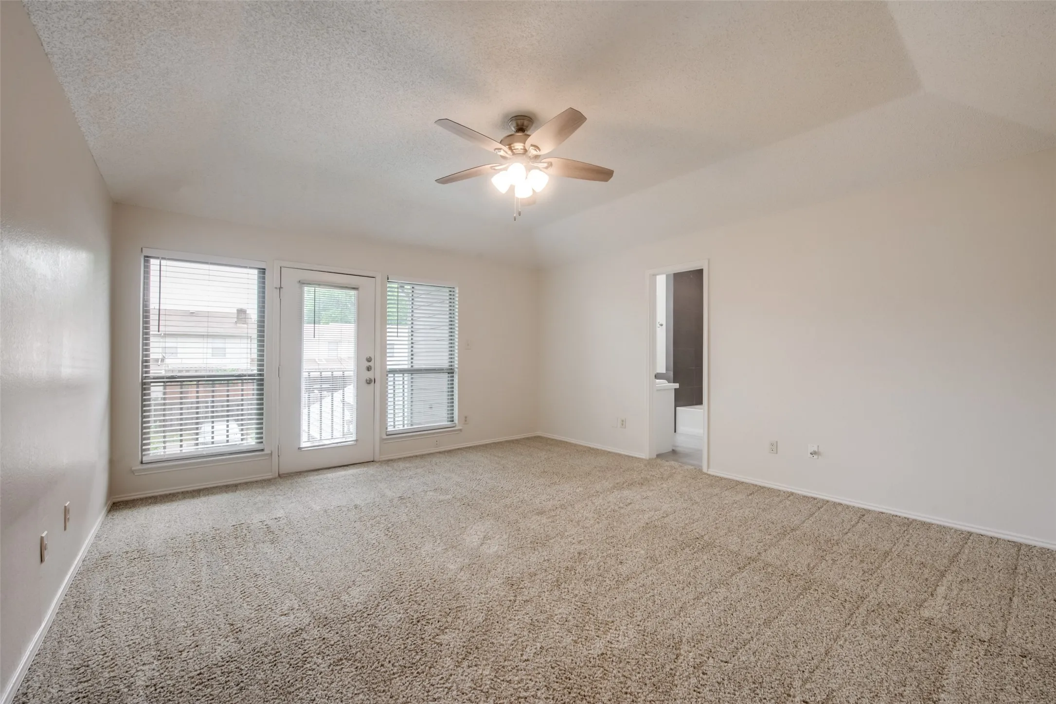 Townhouse For Rent in Tarrant County , 510 Norwood Place 9, Arlington, Texas 76013, 2 Bedroom, 3 Bathroom, 1 Garage spaces, 1,517 Sqft, built in 1984, mls#21383354, Real Estate Agent in Arlington, Homes For Rent in Tarrant county, Homes For Rent in Arlington, Realtor in Arlington Texas, Real Estate Brokerage Independent Realty Texas, Luminita Cordes Realtor