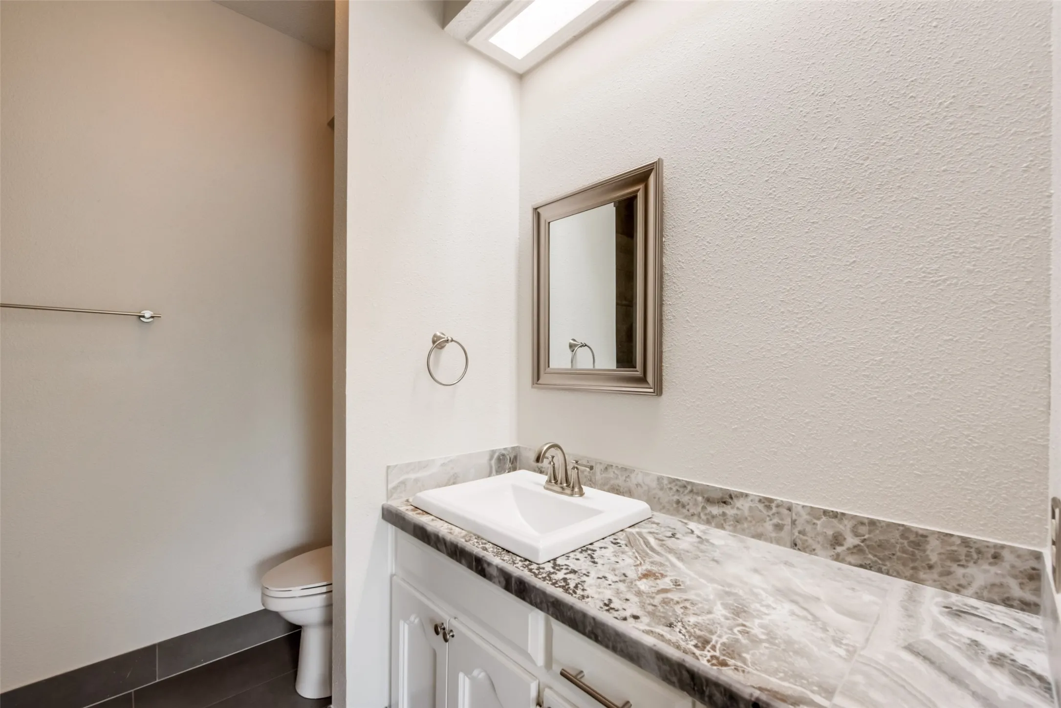 Townhouse For Rent in Tarrant County , 510 Norwood Place 9, Arlington, Texas 76013, 2 Bedroom, 3 Bathroom, 1 Garage spaces, 1,517 Sqft, built in 1984, mls#21383354, Real Estate Agent in Arlington, Homes For Rent in Tarrant county, Homes For Rent in Arlington, Realtor in Arlington Texas, Real Estate Brokerage Independent Realty Texas, Luminita Cordes Realtor