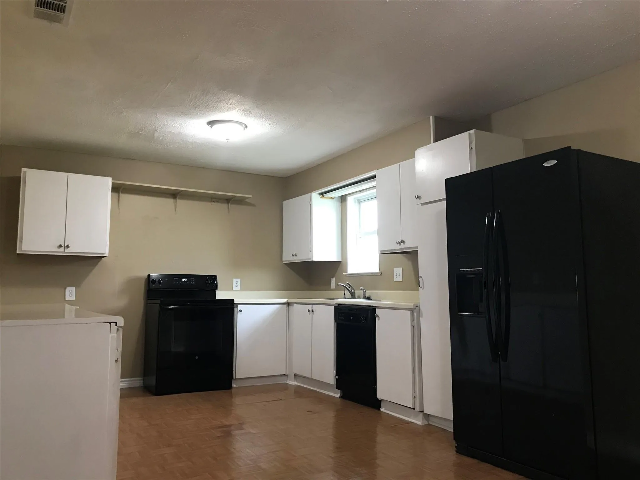 Single Family Residence For Sale in Collin County , 303 Raymond Street, Farmersville, Texas 75442, 3 Bedroom, 2 Bathroom, 2 Garage spaces, 1,500 Sqft, built in 1968, mls#21383861, Real Estate Agent in Farmersville, Homes For Sale in Collin county, Homes For Sale in Farmersville, Realtor in Farmersville Texas, Real Estate Brokerage Independent Realty Texas, Luminita Cordes Realtor