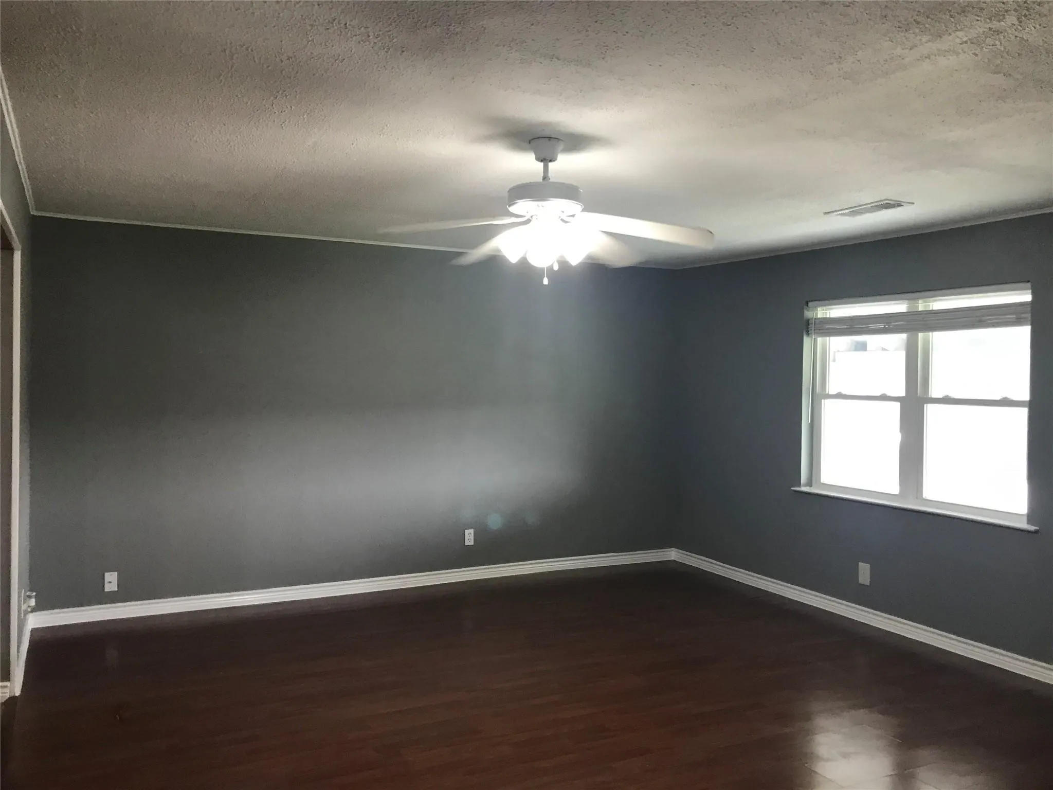 Single Family Residence For Sale in Collin County , 303 Raymond Street, Farmersville, Texas 75442, 3 Bedroom, 2 Bathroom, 2 Garage spaces, 1,500 Sqft, built in 1968, mls#21383861, Real Estate Agent in Farmersville, Homes For Sale in Collin county, Homes For Sale in Farmersville, Realtor in Farmersville Texas, Real Estate Brokerage Independent Realty Texas, Luminita Cordes Realtor