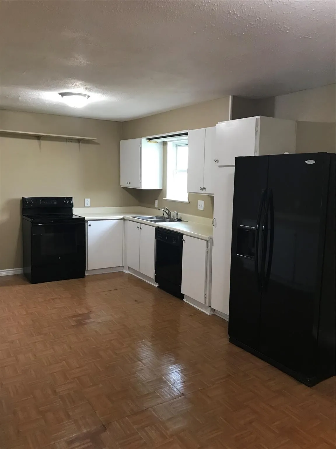 Single Family Residence For Sale in Collin County , 303 Raymond Street, Farmersville, Texas 75442, 3 Bedroom, 2 Bathroom, 2 Garage spaces, 1,500 Sqft, built in 1968, mls#21383861, Real Estate Agent in Farmersville, Homes For Sale in Collin county, Homes For Sale in Farmersville, Realtor in Farmersville Texas, Real Estate Brokerage Independent Realty Texas, Luminita Cordes Realtor