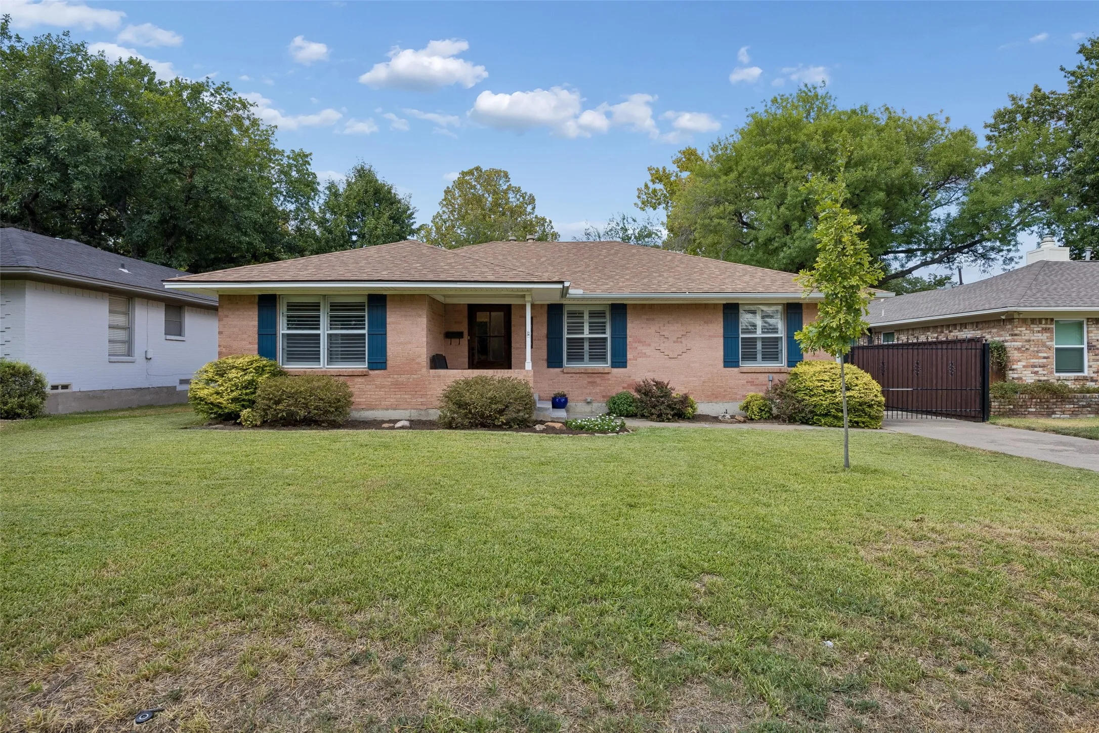 Single Family Residence For Sale in Dallas County , 10619 Longmeadow Drive, Dallas, Texas 75238, 3 Bedroom, 2 Bathroom, 2 Garage spaces, 1,681 Sqft, built in 1958, mls#21380374, Real Estate Agent in Dallas, Homes For Sale in Dallas county, Homes For Sale in Dallas, Realtor in Dallas Texas, Real Estate Brokerage Independent Realty Texas, Luminita Cordes Realtor