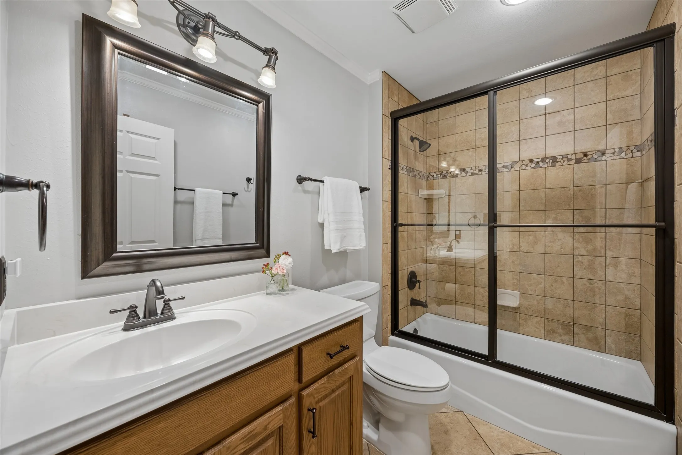 Single Family Residence For Sale in Dallas County , 10619 Longmeadow Drive, Dallas, Texas 75238, 3 Bedroom, 2 Bathroom, 2 Garage spaces, 1,681 Sqft, built in 1958, mls#21380374, Real Estate Agent in Dallas, Homes For Sale in Dallas county, Homes For Sale in Dallas, Realtor in Dallas Texas, Real Estate Brokerage Independent Realty Texas, Luminita Cordes Realtor