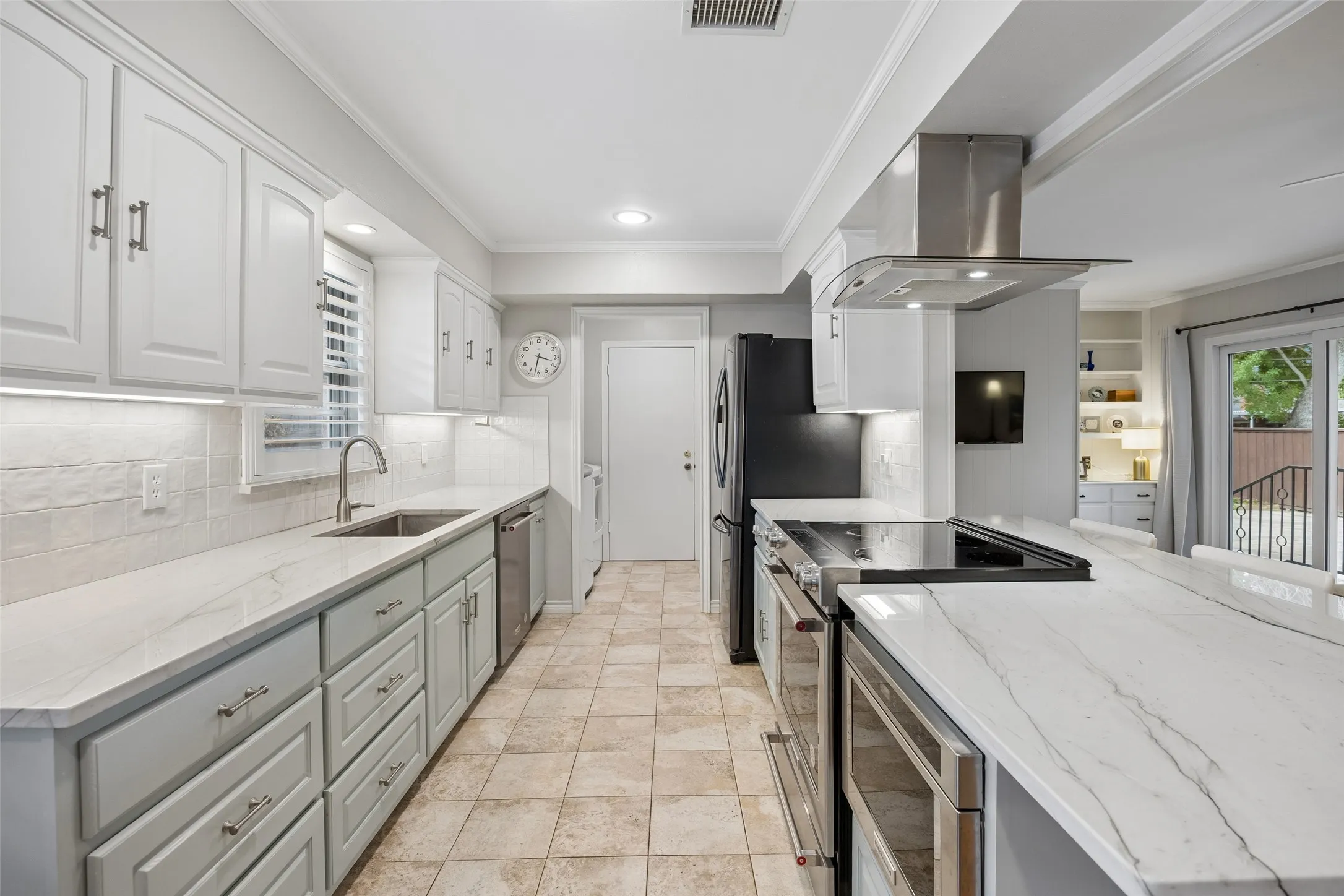 Single Family Residence For Sale in Dallas County , 10619 Longmeadow Drive, Dallas, Texas 75238, 3 Bedroom, 2 Bathroom, 2 Garage spaces, 1,681 Sqft, built in 1958, mls#21380374, Real Estate Agent in Dallas, Homes For Sale in Dallas county, Homes For Sale in Dallas, Realtor in Dallas Texas, Real Estate Brokerage Independent Realty Texas, Luminita Cordes Realtor