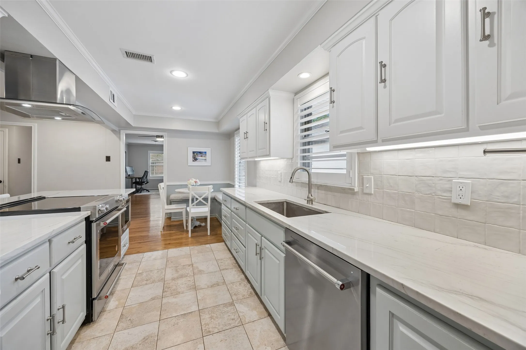 Single Family Residence For Sale in Dallas County , 10619 Longmeadow Drive, Dallas, Texas 75238, 3 Bedroom, 2 Bathroom, 2 Garage spaces, 1,681 Sqft, built in 1958, mls#21380374, Real Estate Agent in Dallas, Homes For Sale in Dallas county, Homes For Sale in Dallas, Realtor in Dallas Texas, Real Estate Brokerage Independent Realty Texas, Luminita Cordes Realtor