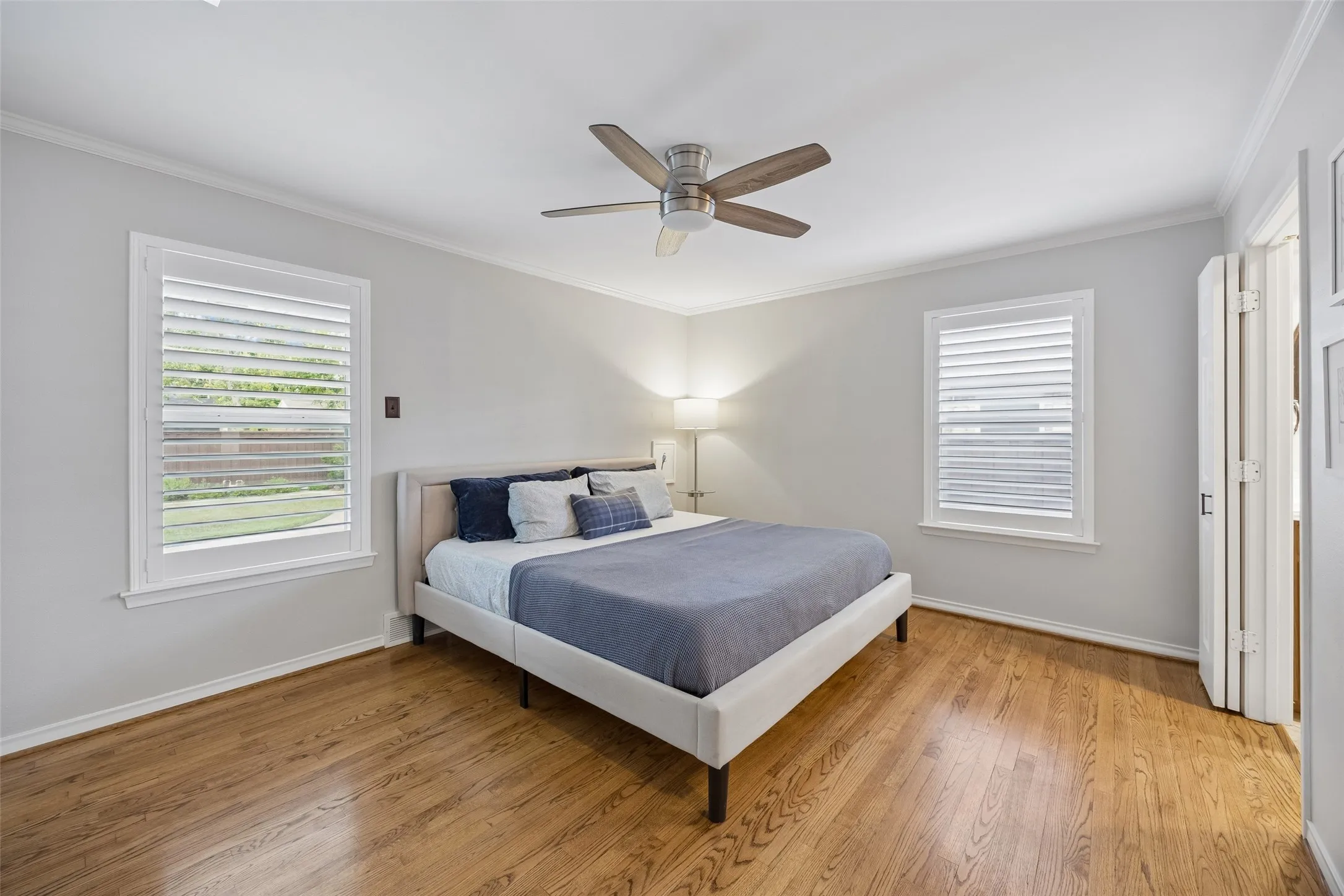 Single Family Residence For Sale in Dallas County , 10619 Longmeadow Drive, Dallas, Texas 75238, 3 Bedroom, 2 Bathroom, 2 Garage spaces, 1,681 Sqft, built in 1958, mls#21380374, Real Estate Agent in Dallas, Homes For Sale in Dallas county, Homes For Sale in Dallas, Realtor in Dallas Texas, Real Estate Brokerage Independent Realty Texas, Luminita Cordes Realtor