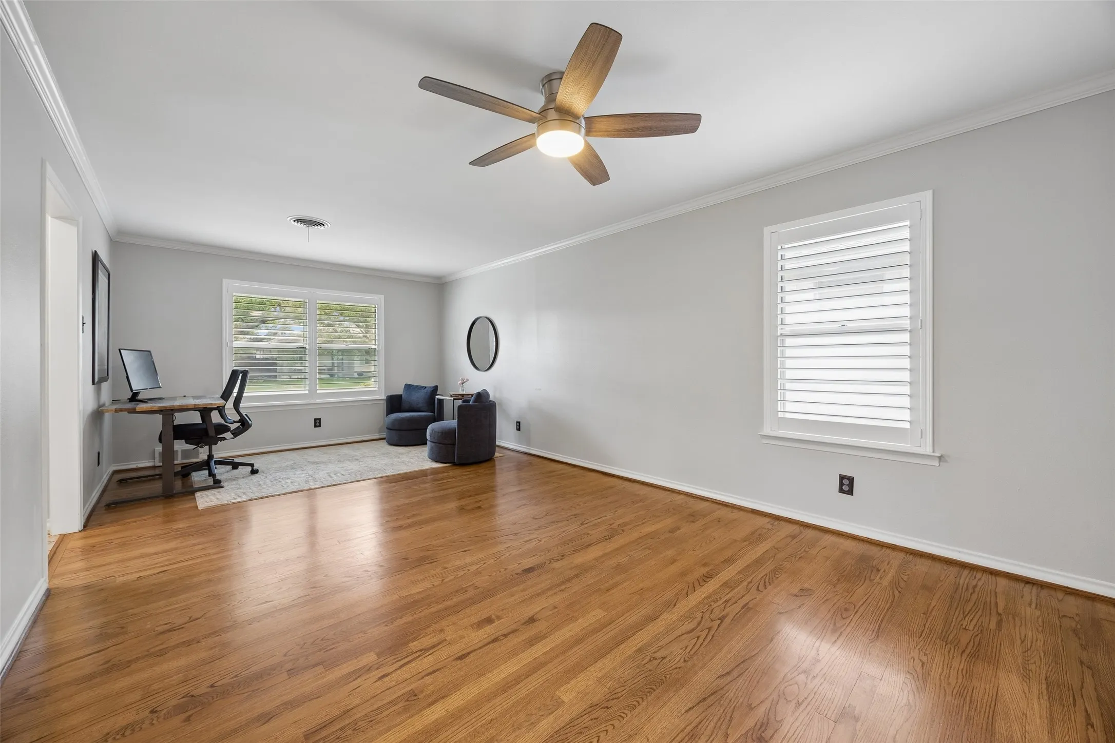 Single Family Residence For Sale in Dallas County , 10619 Longmeadow Drive, Dallas, Texas 75238, 3 Bedroom, 2 Bathroom, 2 Garage spaces, 1,681 Sqft, built in 1958, mls#21380374, Real Estate Agent in Dallas, Homes For Sale in Dallas county, Homes For Sale in Dallas, Realtor in Dallas Texas, Real Estate Brokerage Independent Realty Texas, Luminita Cordes Realtor