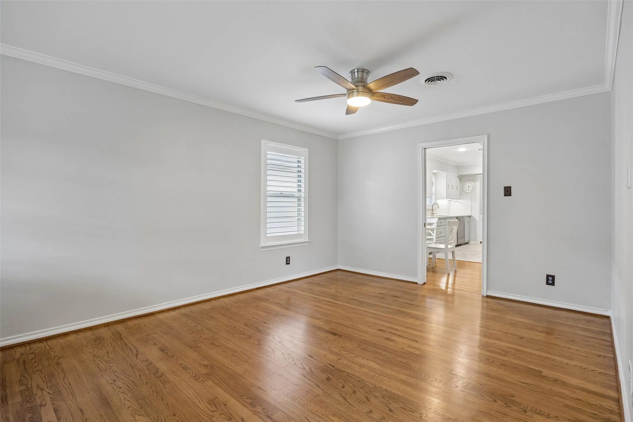 Single Family Residence For Sale in Dallas County , 10619 Longmeadow Drive, Dallas, Texas 75238, 3 Bedroom, 2 Bathroom, 2 Garage spaces, 1,681 Sqft, built in 1958, mls#21380374, Real Estate Agent in Dallas, Homes For Sale in Dallas county, Homes For Sale in Dallas, Realtor in Dallas Texas, Real Estate Brokerage Independent Realty Texas, Luminita Cordes Realtor