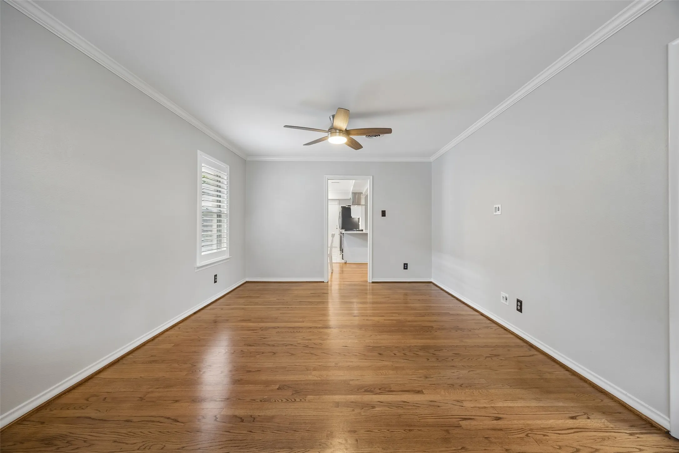 Single Family Residence For Sale in Dallas County , 10619 Longmeadow Drive, Dallas, Texas 75238, 3 Bedroom, 2 Bathroom, 2 Garage spaces, 1,681 Sqft, built in 1958, mls#21380374, Real Estate Agent in Dallas, Homes For Sale in Dallas county, Homes For Sale in Dallas, Realtor in Dallas Texas, Real Estate Brokerage Independent Realty Texas, Luminita Cordes Realtor