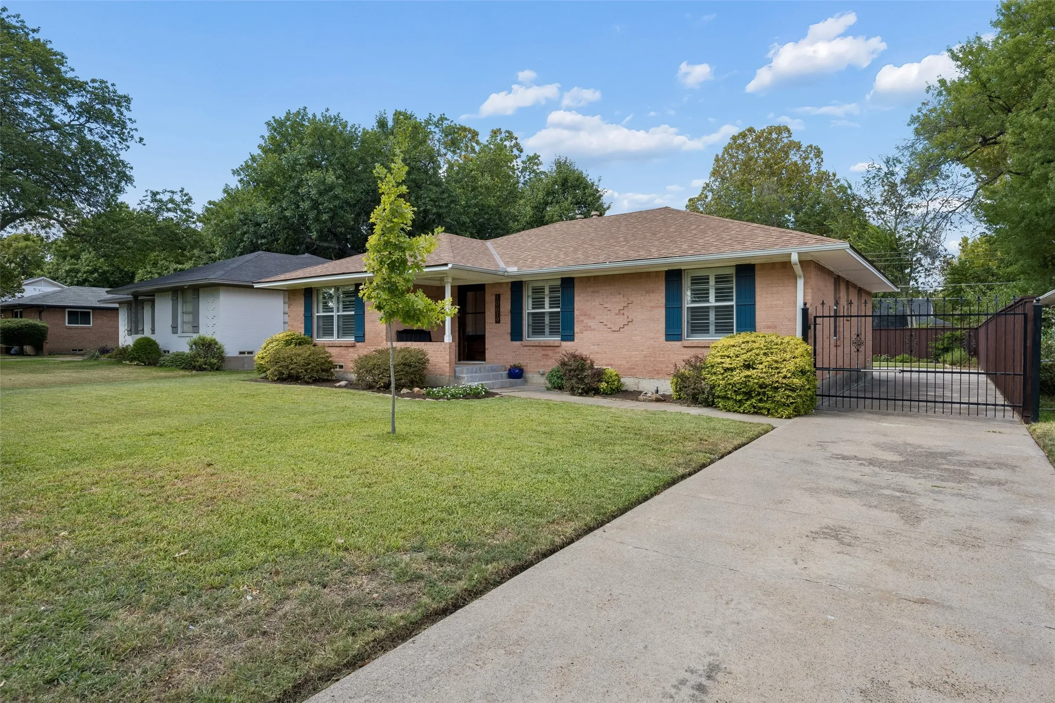 Single Family Residence For Sale in Dallas County , 10619 Longmeadow Drive, Dallas, Texas 75238, 3 Bedroom, 2 Bathroom, 2 Garage spaces, 1,681 Sqft, built in 1958, mls#21380374, Real Estate Agent in Dallas, Homes For Sale in Dallas county, Homes For Sale in Dallas, Realtor in Dallas Texas, Real Estate Brokerage Independent Realty Texas, Luminita Cordes Realtor