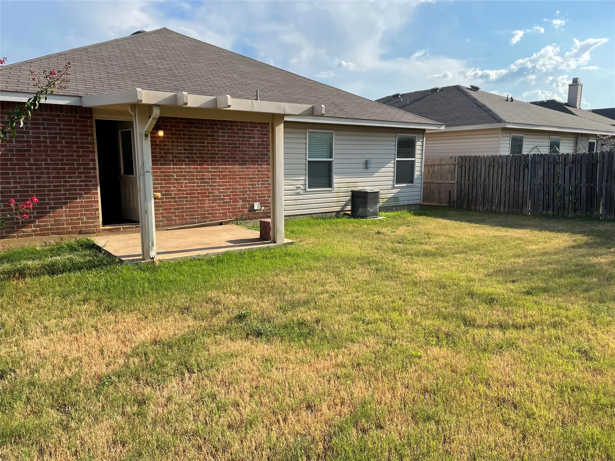 Single Family Residence For Rent in Denton County , 1745 Diamond Lake Trail, Fort Worth, Texas 76247, 3 Bedroom, 2 Bathroom, 2 Garage spaces, 1,507 Sqft, built in 2006, mls#21381490, Real Estate Agent in Fort Worth, Homes For Rent in Denton county, Homes For Rent in Fort Worth, Realtor in Fort Worth Texas, Real Estate Brokerage Independent Realty Texas, Luminita Cordes Realtor