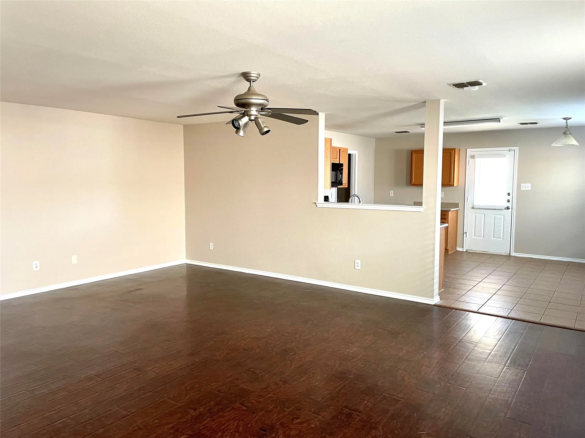 Single Family Residence For Rent in Denton County , 1745 Diamond Lake Trail, Fort Worth, Texas 76247, 3 Bedroom, 2 Bathroom, 2 Garage spaces, 1,507 Sqft, built in 2006, mls#21381490, Real Estate Agent in Fort Worth, Homes For Rent in Denton county, Homes For Rent in Fort Worth, Realtor in Fort Worth Texas, Real Estate Brokerage Independent Realty Texas, Luminita Cordes Realtor