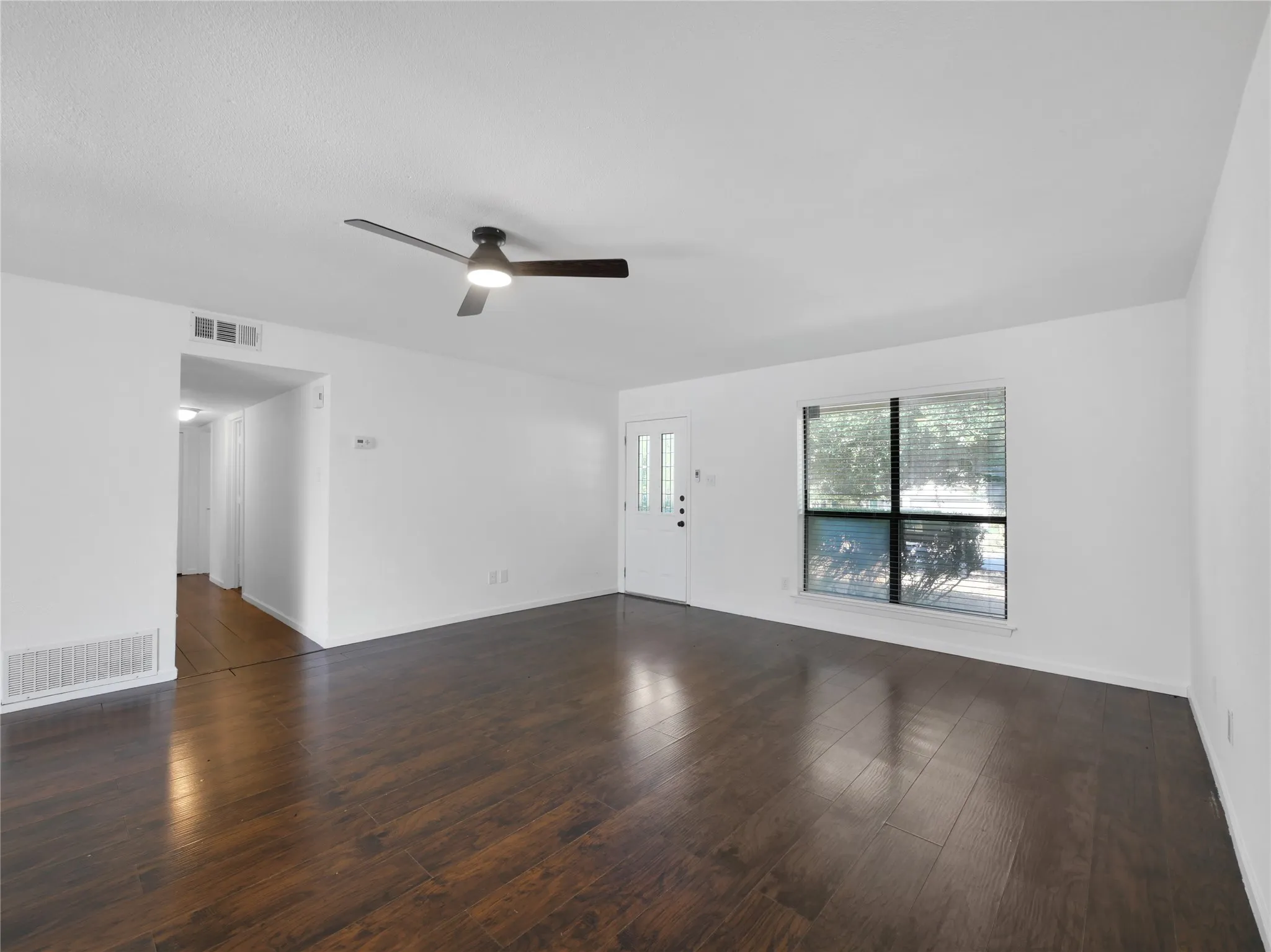 Single Family Residence For Rent in Collin County , 1472 Rockshire Drive, Plano, Texas 75074, 3 Bedroom, 2 Bathroom, 2 Garage spaces, 1,412 Sqft, built in 1981, mls#21380435, Real Estate Agent in Plano, Homes For Rent in Collin county, Homes For Rent in Plano, Realtor in Plano Texas, Real Estate Brokerage Independent Realty Texas, Luminita Cordes Realtor