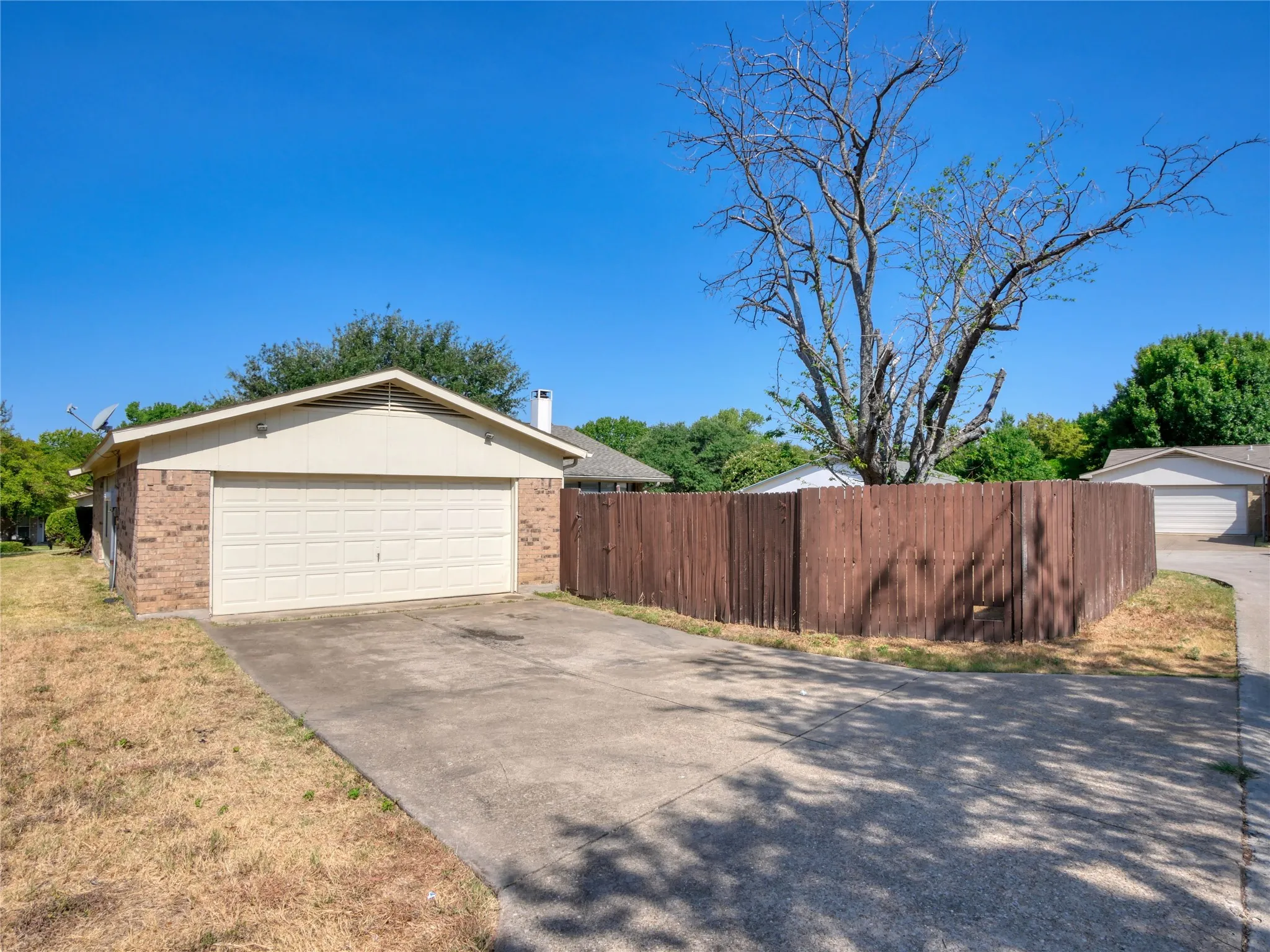 Single Family Residence For Rent in Collin County , 1472 Rockshire Drive, Plano, Texas 75074, 3 Bedroom, 2 Bathroom, 2 Garage spaces, 1,412 Sqft, built in 1981, mls#21380435, Real Estate Agent in Plano, Homes For Rent in Collin county, Homes For Rent in Plano, Realtor in Plano Texas, Real Estate Brokerage Independent Realty Texas, Luminita Cordes Realtor