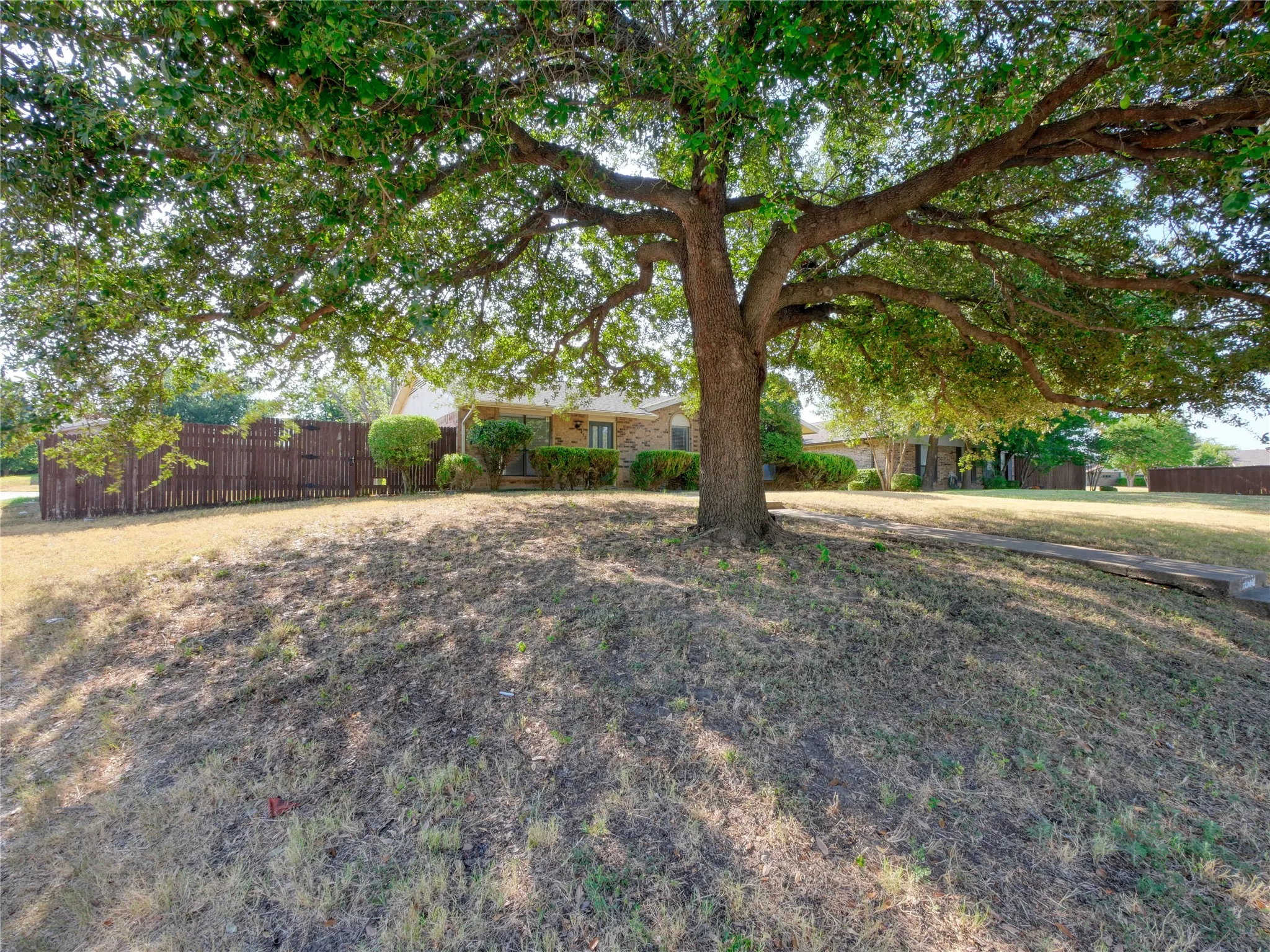 Single Family Residence For Rent in Collin County , 1472 Rockshire Drive, Plano, Texas 75074, 3 Bedroom, 2 Bathroom, 2 Garage spaces, 1,412 Sqft, built in 1981, mls#21380435, Real Estate Agent in Plano, Homes For Rent in Collin county, Homes For Rent in Plano, Realtor in Plano Texas, Real Estate Brokerage Independent Realty Texas, Luminita Cordes Realtor