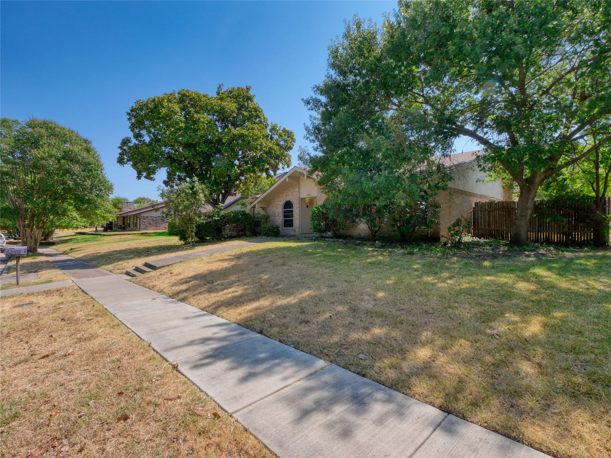 Single Family Residence For Rent in Collin County , 2708 Oak Grove Drive, Plano, Texas 75074, 3 Bedroom, 2 Bathroom, 2 Garage spaces, 1,780 Sqft, built in 1976, mls#21382750, Real Estate Agent in Plano, Homes For Rent in Collin county, Homes For Rent in Plano, Realtor in Plano Texas, Real Estate Brokerage Independent Realty Texas, Luminita Cordes Realtor