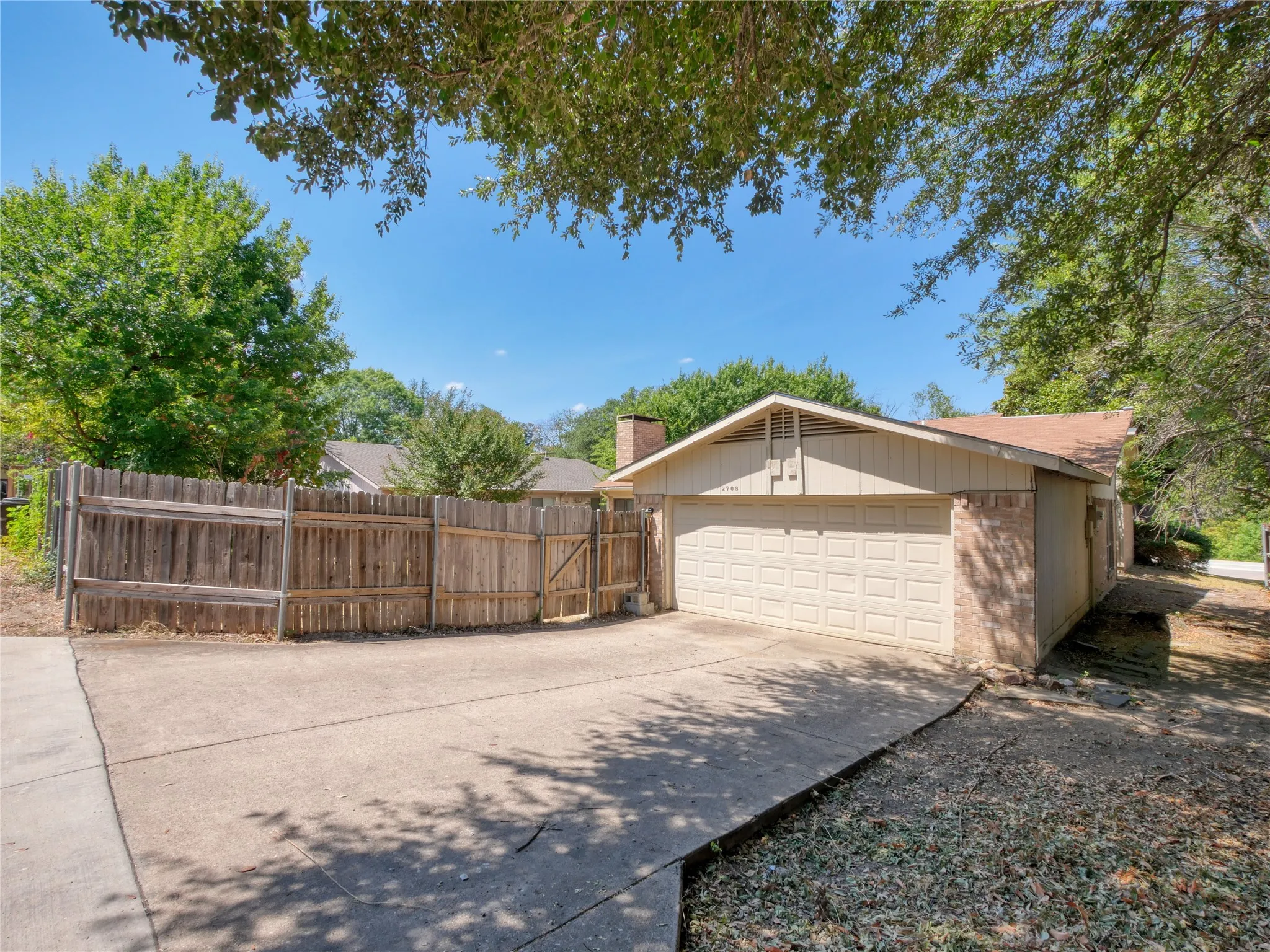 Single Family Residence For Rent in Collin County , 2708 Oak Grove Drive, Plano, Texas 75074, 3 Bedroom, 2 Bathroom, 2 Garage spaces, 1,780 Sqft, built in 1976, mls#21382750, Real Estate Agent in Plano, Homes For Rent in Collin county, Homes For Rent in Plano, Realtor in Plano Texas, Real Estate Brokerage Independent Realty Texas, Luminita Cordes Realtor