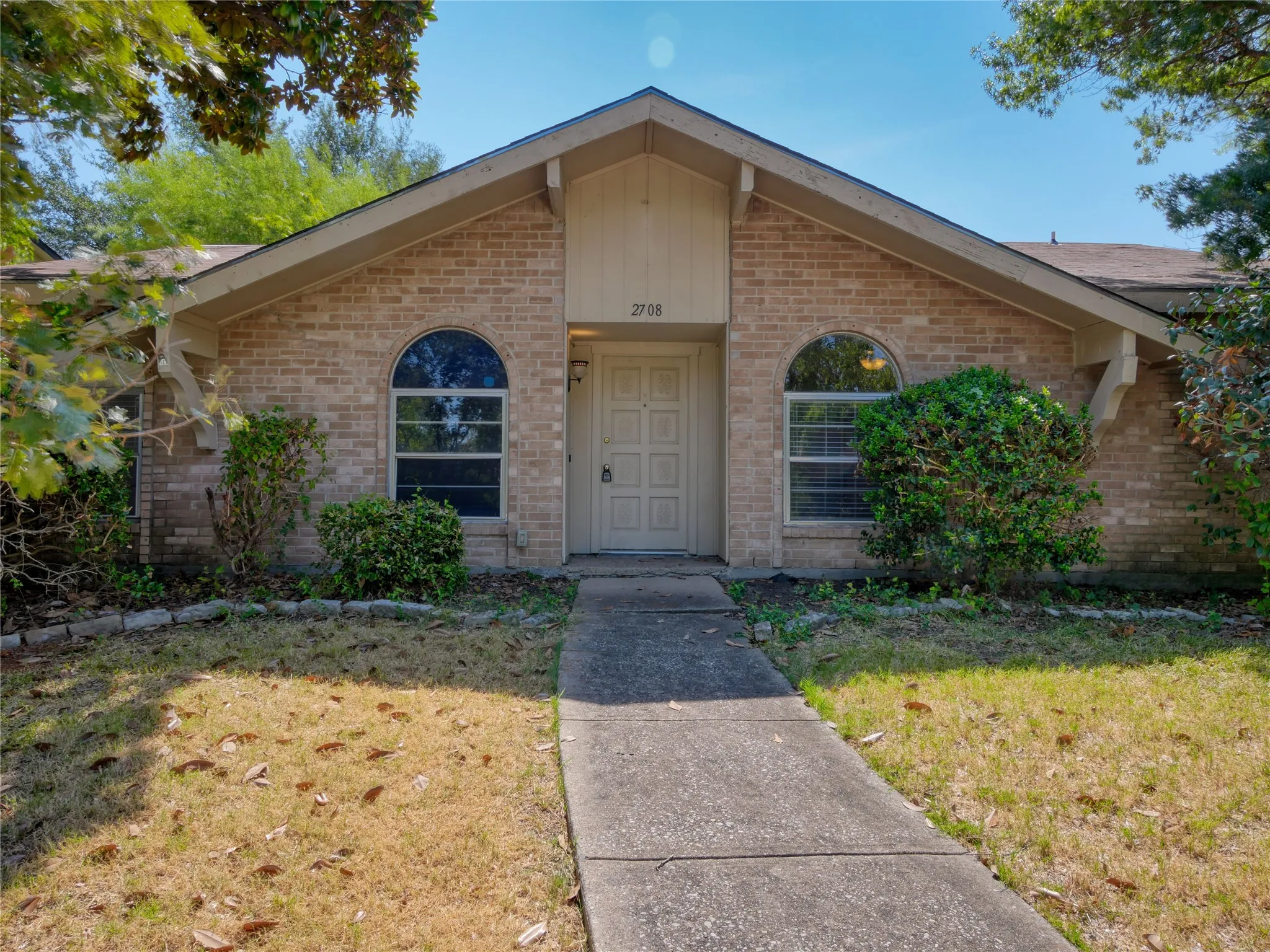 Single Family Residence For Rent in Collin County , 2708 Oak Grove Drive, Plano, Texas 75074, 3 Bedroom, 2 Bathroom, 2 Garage spaces, 1,780 Sqft, built in 1976, mls#21382750, Real Estate Agent in Plano, Homes For Rent in Collin county, Homes For Rent in Plano, Realtor in Plano Texas, Real Estate Brokerage Independent Realty Texas, Luminita Cordes Realtor