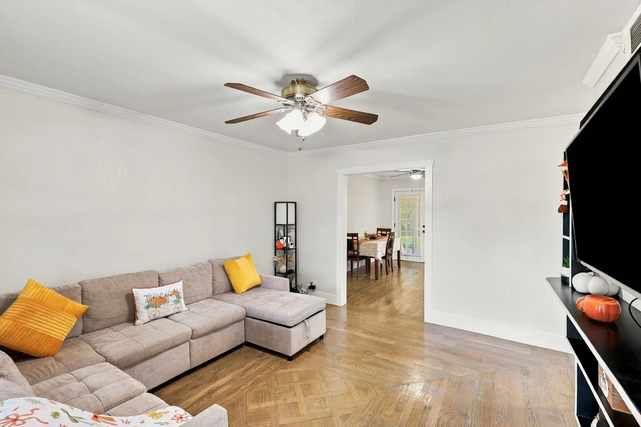 Single Family Residence For Sale in Dallas County , 3214 Parker Street, Irving, Texas 75062, 3 Bedroom, 2 Bathroom, 1 Garage spaces, 1,440 Sqft, built in 1961, mls#21383845, Real Estate Agent in Irving, Homes For Sale in Dallas county, Homes For Sale in Irving, Realtor in Irving Texas, Real Estate Brokerage Independent Realty Texas, Luminita Cordes Realtor