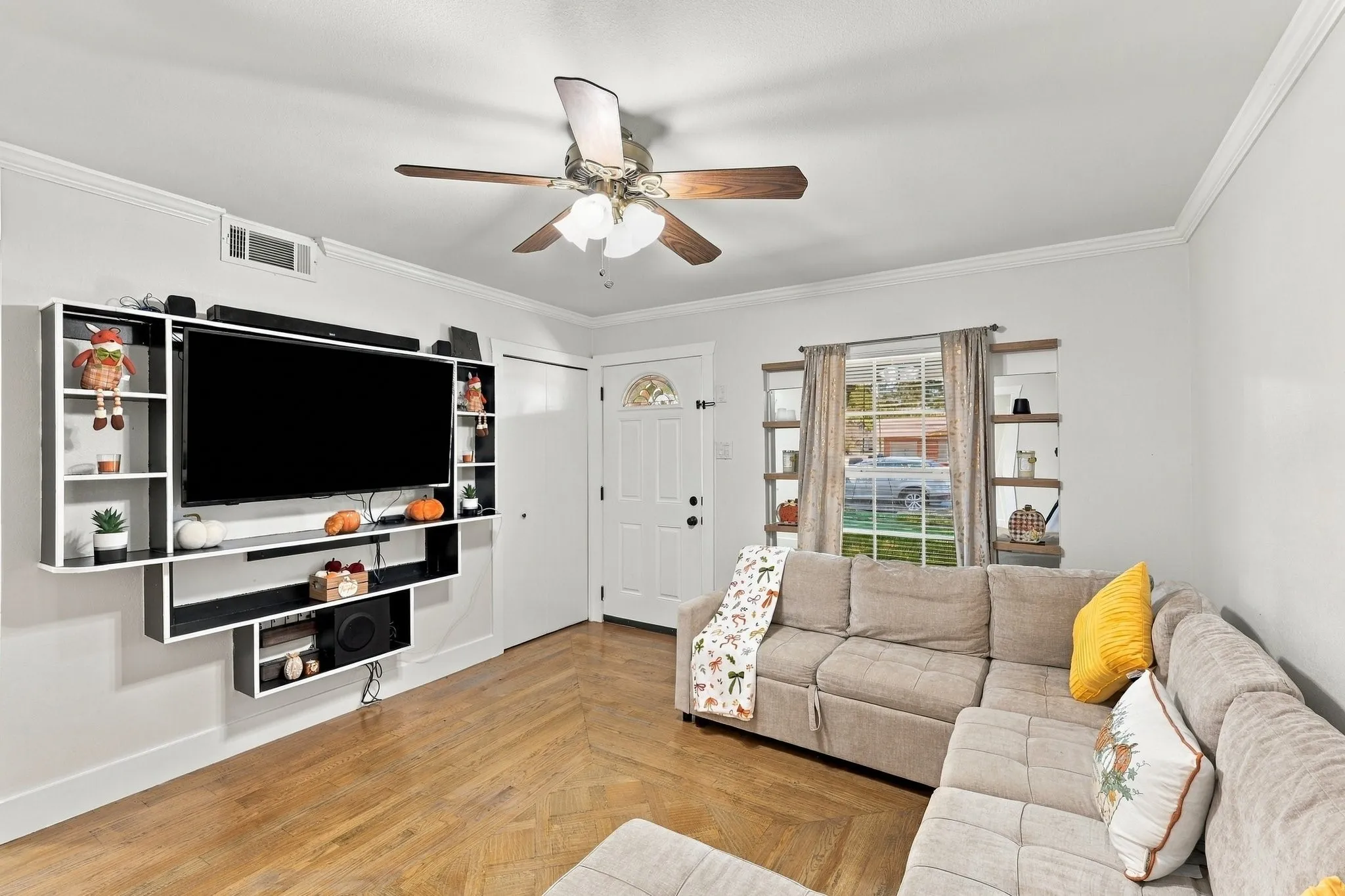 Single Family Residence For Sale in Dallas County , 3214 Parker Street, Irving, Texas 75062, 3 Bedroom, 2 Bathroom, 1 Garage spaces, 1,440 Sqft, built in 1961, mls#21383845, Real Estate Agent in Irving, Homes For Sale in Dallas county, Homes For Sale in Irving, Realtor in Irving Texas, Real Estate Brokerage Independent Realty Texas, Luminita Cordes Realtor