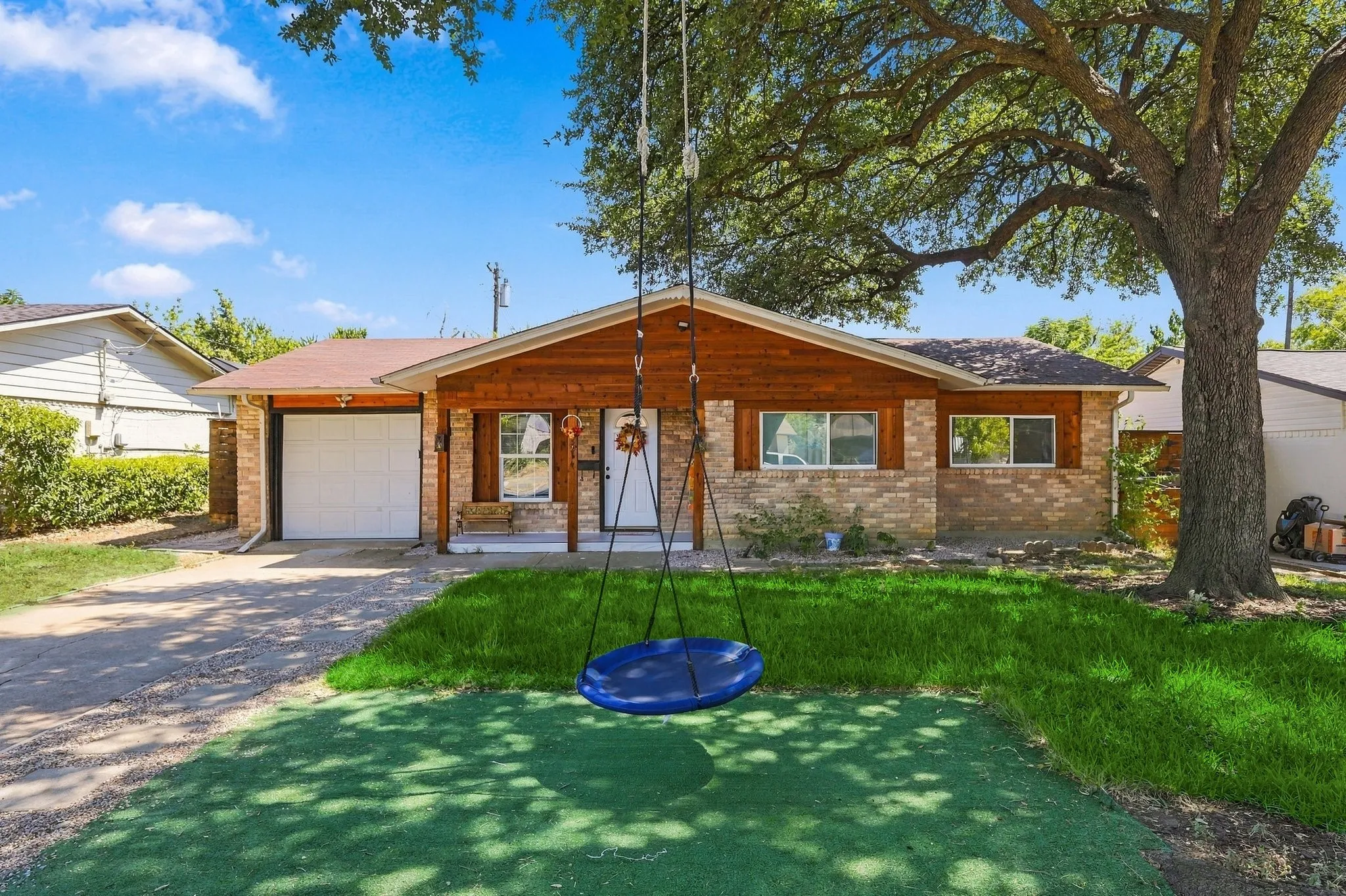 Single Family Residence For Sale in Dallas County , 3214 Parker Street, Irving, Texas 75062, 3 Bedroom, 2 Bathroom, 1 Garage spaces, 1,440 Sqft, built in 1961, mls#21383845, Real Estate Agent in Irving, Homes For Sale in Dallas county, Homes For Sale in Irving, Realtor in Irving Texas, Real Estate Brokerage Independent Realty Texas, Luminita Cordes Realtor