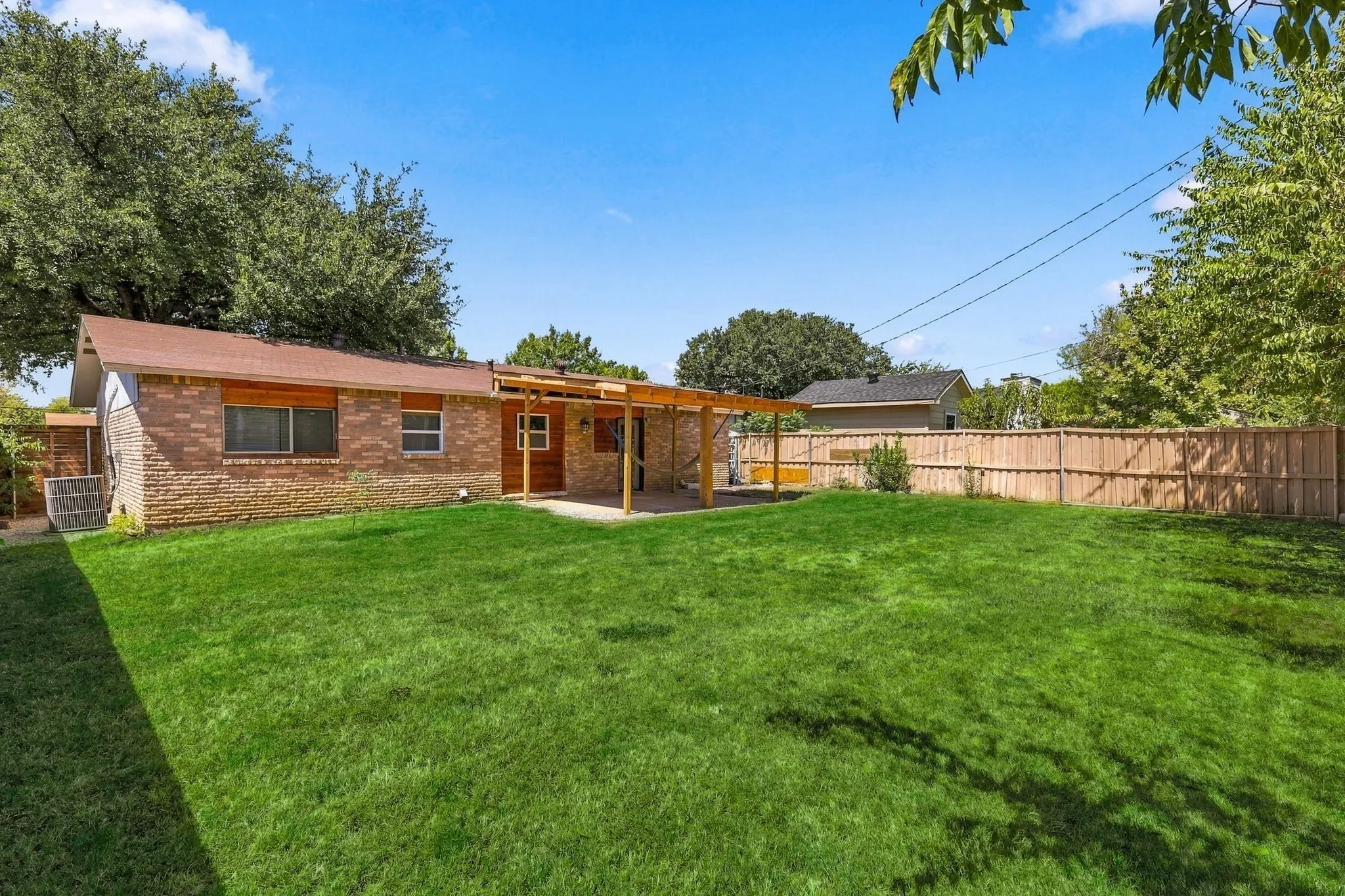 Single Family Residence For Sale in Dallas County , 3214 Parker Street, Irving, Texas 75062, 3 Bedroom, 2 Bathroom, 1 Garage spaces, 1,440 Sqft, built in 1961, mls#21383845, Real Estate Agent in Irving, Homes For Sale in Dallas county, Homes For Sale in Irving, Realtor in Irving Texas, Real Estate Brokerage Independent Realty Texas, Luminita Cordes Realtor