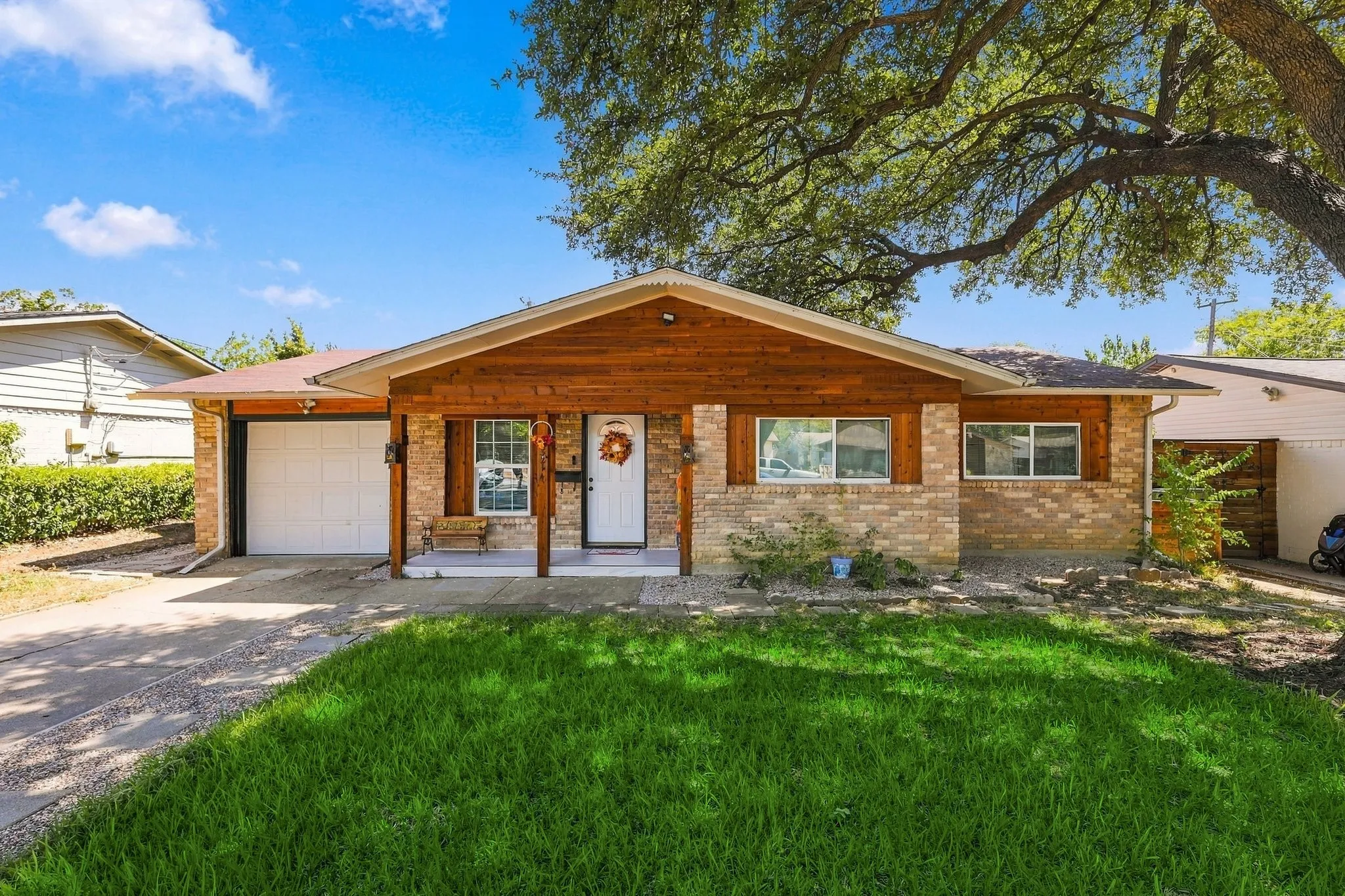 Single Family Residence For Sale in Dallas County , 3214 Parker Street, Irving, Texas 75062, 3 Bedroom, 2 Bathroom, 1 Garage spaces, 1,440 Sqft, built in 1961, mls#21383845, Real Estate Agent in Irving, Homes For Sale in Dallas county, Homes For Sale in Irving, Realtor in Irving Texas, Real Estate Brokerage Independent Realty Texas, Luminita Cordes Realtor