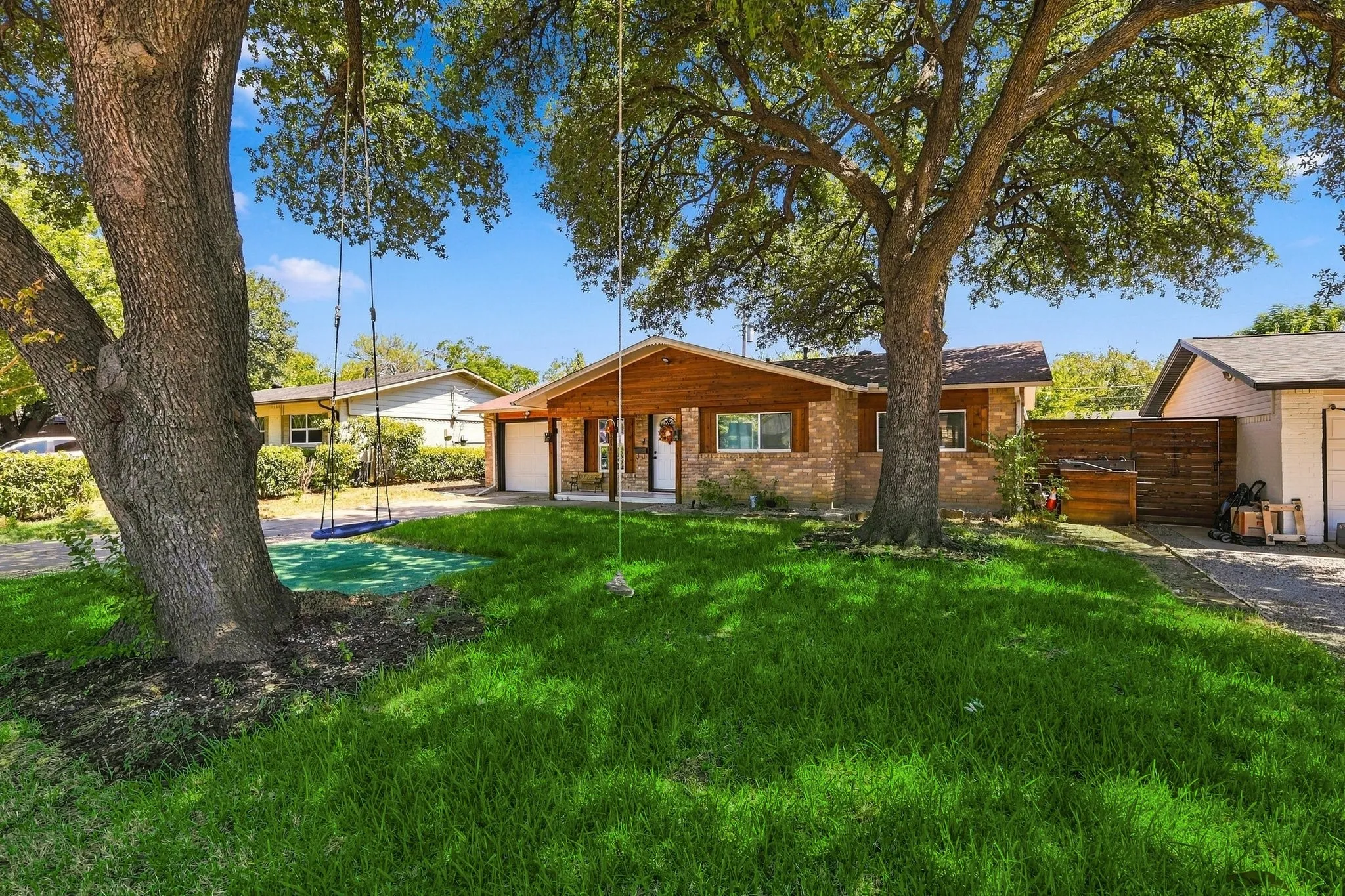 Single Family Residence For Sale in Dallas County , 3214 Parker Street, Irving, Texas 75062, 3 Bedroom, 2 Bathroom, 1 Garage spaces, 1,440 Sqft, built in 1961, mls#21383845, Real Estate Agent in Irving, Homes For Sale in Dallas county, Homes For Sale in Irving, Realtor in Irving Texas, Real Estate Brokerage Independent Realty Texas, Luminita Cordes Realtor