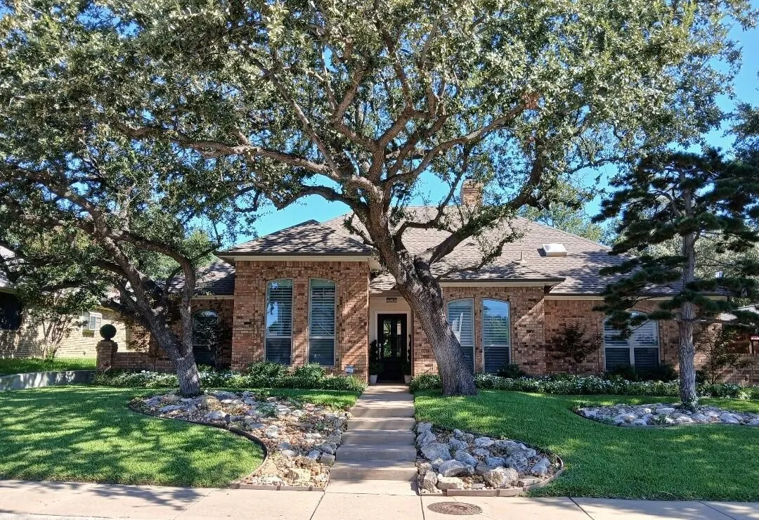 Single Family Residence For Sale in Collin County , 6305 Crested Butte Drive, Dallas, Texas 75252, 3 Bedroom, 3 Bathroom, 2 Garage spaces, 2,175 Sqft, built in 1985, mls#21383869, Real Estate Agent in Dallas, Homes For Sale in Collin county, Homes For Sale in Dallas, Realtor in Dallas Texas, Real Estate Brokerage Independent Realty Texas, Luminita Cordes Realtor