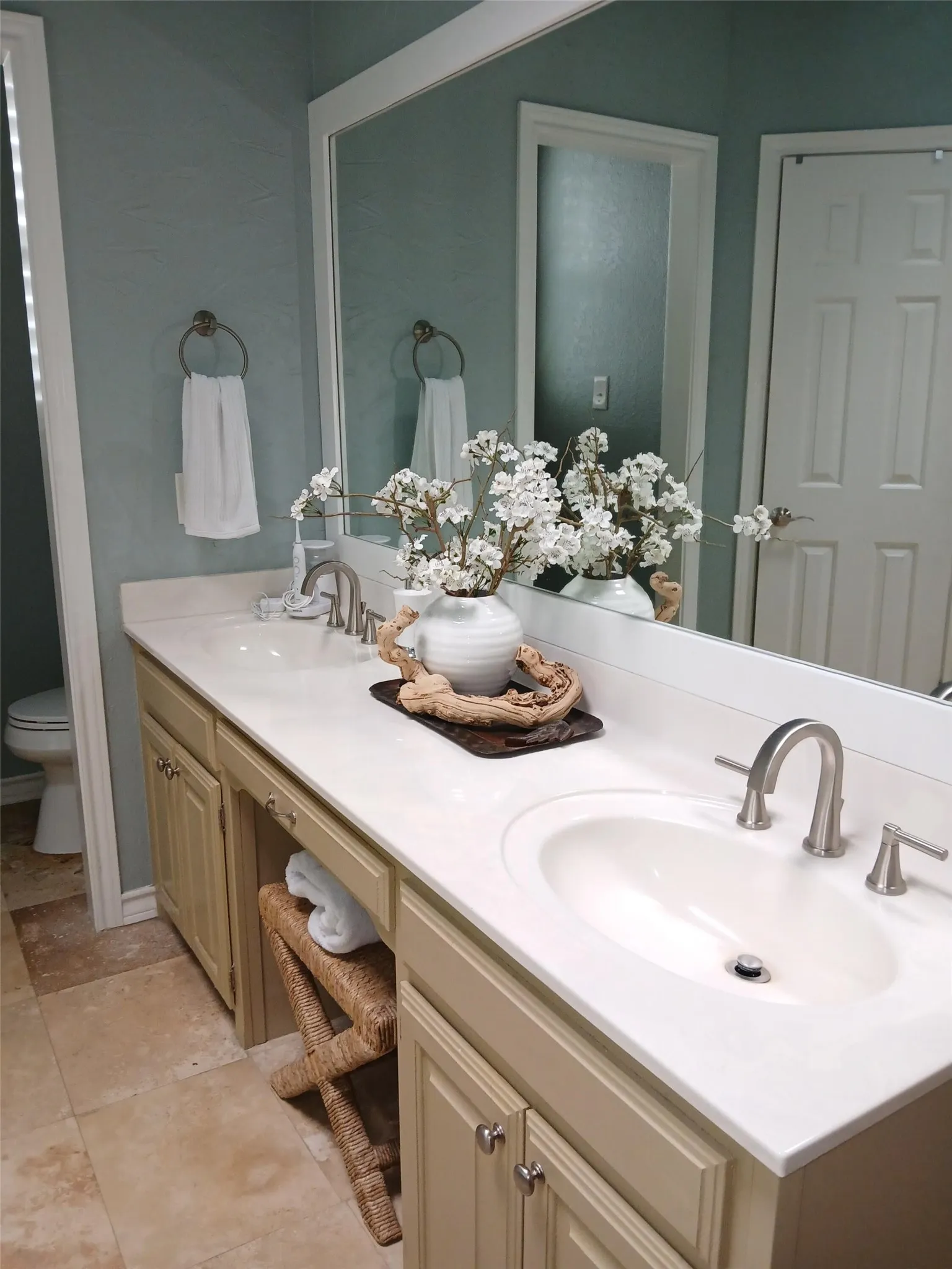 Single Family Residence For Sale in Collin County , 6305 Crested Butte Drive, Dallas, Texas 75252, 3 Bedroom, 3 Bathroom, 2 Garage spaces, 2,175 Sqft, built in 1985, mls#21383869, Real Estate Agent in Dallas, Homes For Sale in Collin county, Homes For Sale in Dallas, Realtor in Dallas Texas, Real Estate Brokerage Independent Realty Texas, Luminita Cordes Realtor