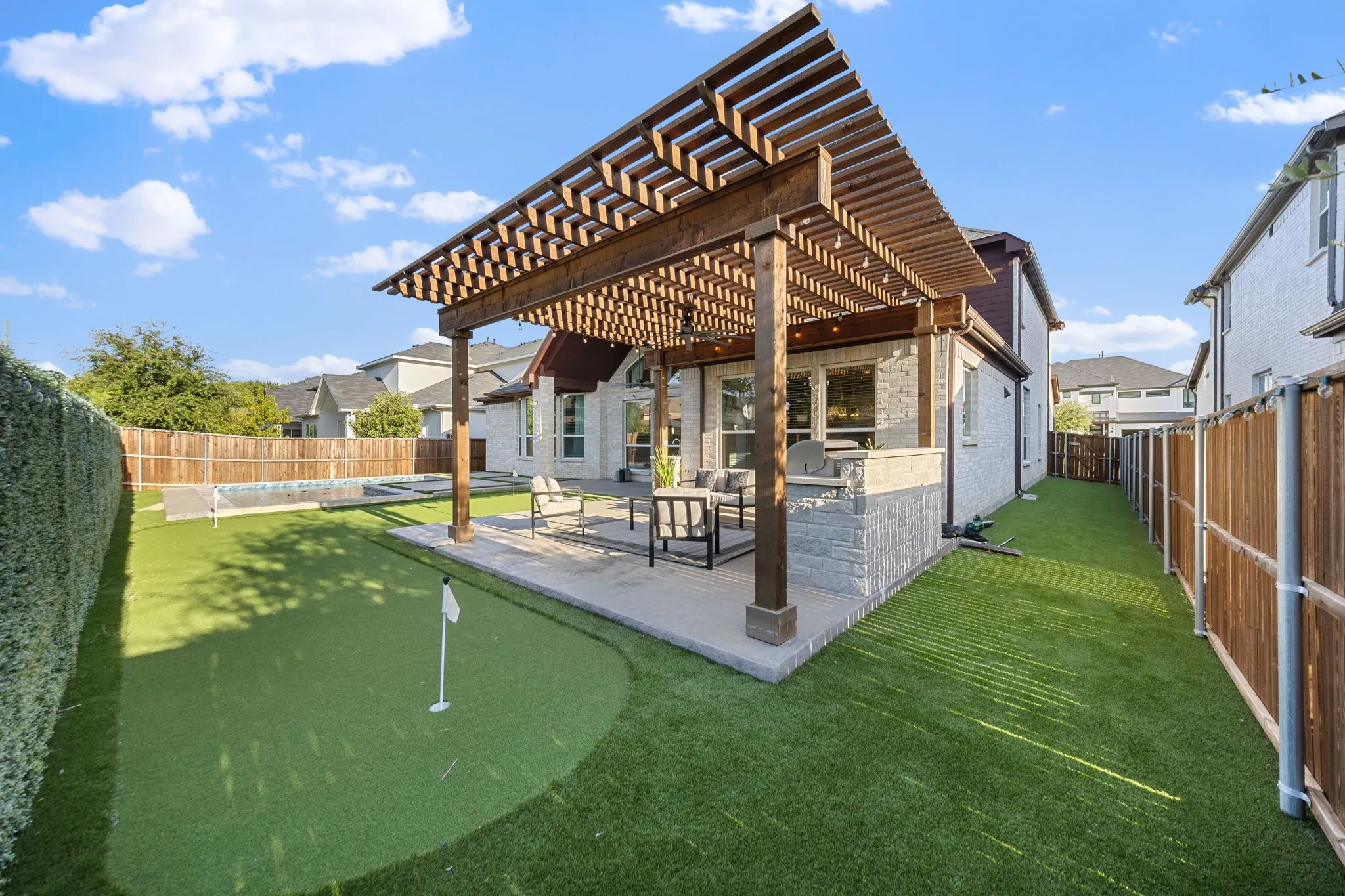 4-hole putting green