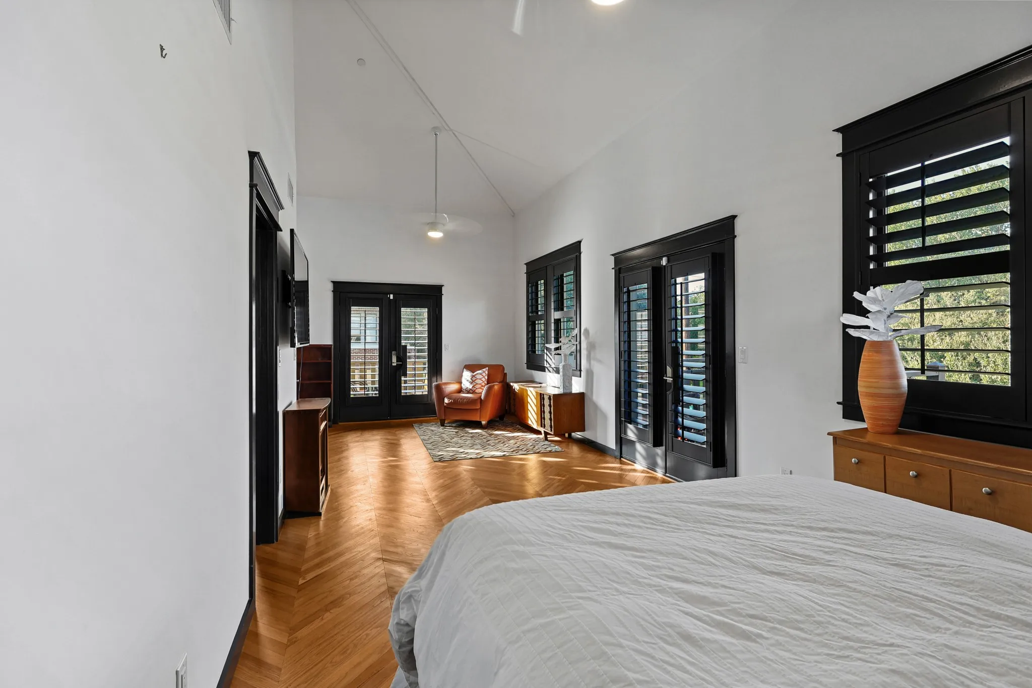 Condominium For Sale in Dallas County , 1038 Kings Highway 1, Dallas, Texas 75208, 2 Bedroom, 2 Bathroom, 1 Garage spaces, 1,574 Sqft, built in 2015, mls#21383803, Real Estate Agent in Dallas, Homes For Sale in Dallas county, Homes For Sale in Dallas, Realtor in Dallas Texas, Real Estate Brokerage Independent Realty Texas, Luminita Cordes Realtor