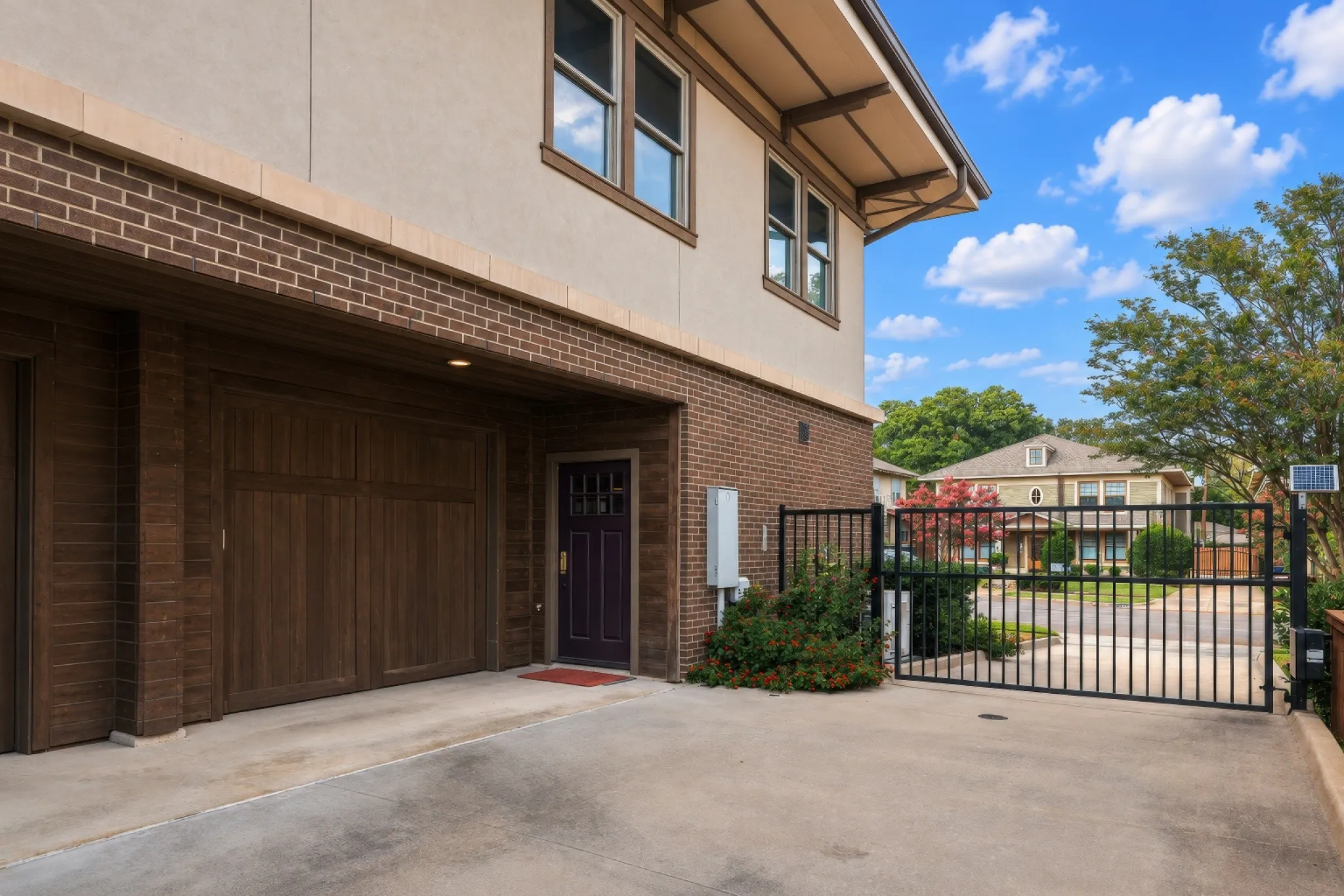 Condominium For Sale in Dallas County , 1038 Kings Highway 1, Dallas, Texas 75208, 2 Bedroom, 2 Bathroom, 1 Garage spaces, 1,574 Sqft, built in 2015, mls#21383803, Real Estate Agent in Dallas, Homes For Sale in Dallas county, Homes For Sale in Dallas, Realtor in Dallas Texas, Real Estate Brokerage Independent Realty Texas, Luminita Cordes Realtor