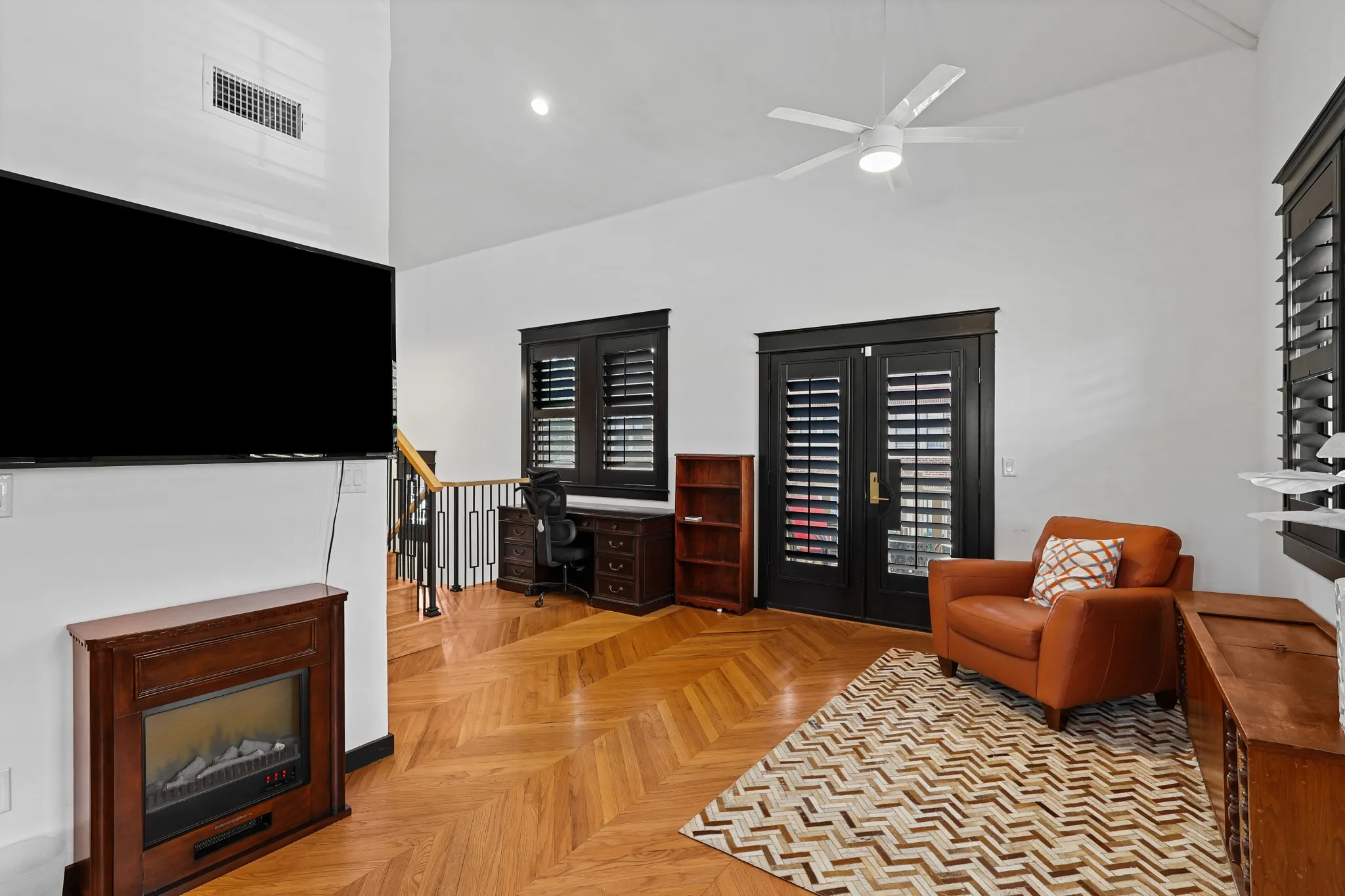 Condominium For Sale in Dallas County , 1038 Kings Highway 1, Dallas, Texas 75208, 2 Bedroom, 2 Bathroom, 1 Garage spaces, 1,574 Sqft, built in 2015, mls#21383803, Real Estate Agent in Dallas, Homes For Sale in Dallas county, Homes For Sale in Dallas, Realtor in Dallas Texas, Real Estate Brokerage Independent Realty Texas, Luminita Cordes Realtor