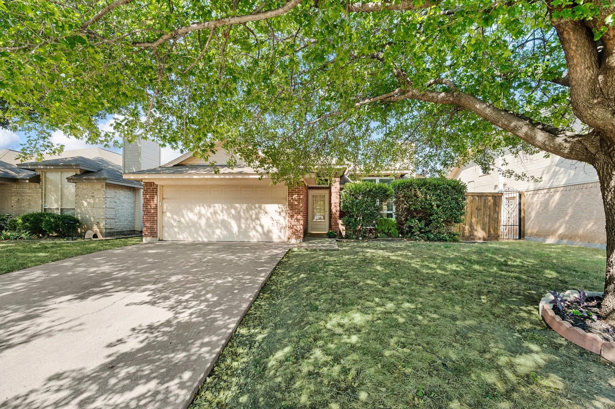 Single Family Residence For Sale in Tarrant County , 5645 Cancun Drive, North Richland Hills, Texas 76180, 3 Bedroom, 2 Bathroom, 2 Garage spaces, 1,604 Sqft, built in 1992, mls#21382466, Real Estate Agent in North Richland Hills, Homes For Sale in Tarrant county, Homes For Sale in North Richland Hills, Realtor in North Richland Hills Texas, Real Estate Brokerage Independent Realty Texas, Luminita Cordes Realtor