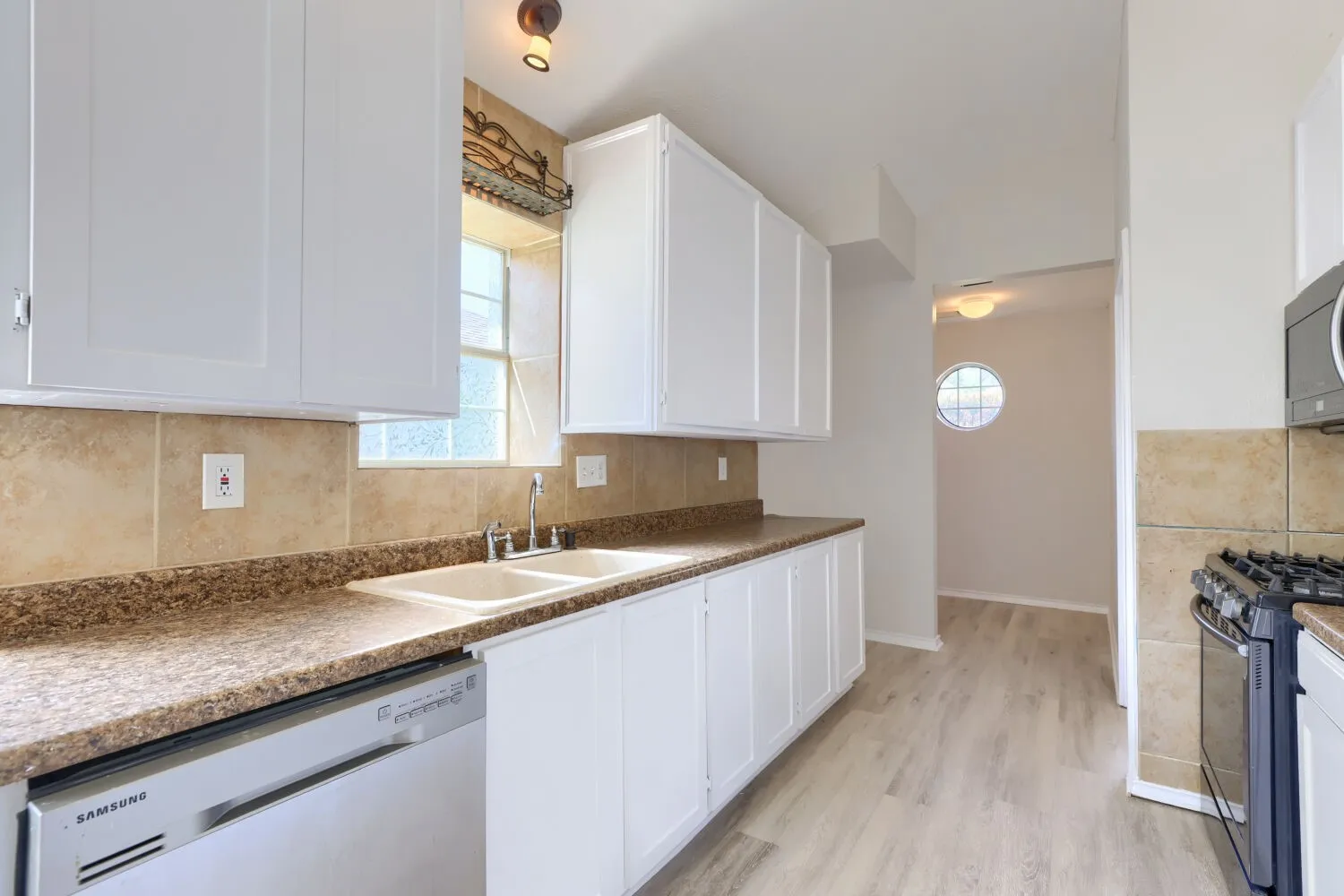 Single Family Residence For Sale in Dallas County , 920 Jacksonhole Lane, Mesquite, Texas 75149, 3 Bedroom, 2 Bathroom, 2 Garage spaces, 1,779 Sqft, built in 1988, mls#21377593, Real Estate Agent in Mesquite, Homes For Sale in Dallas county, Homes For Sale in Mesquite, Realtor in Mesquite Texas, Real Estate Brokerage Independent Realty Texas, Luminita Cordes Realtor