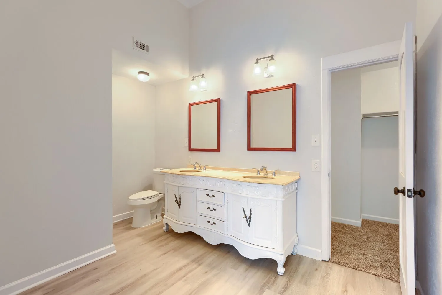 Single Family Residence For Sale in Dallas County , 920 Jacksonhole Lane, Mesquite, Texas 75149, 3 Bedroom, 2 Bathroom, 2 Garage spaces, 1,779 Sqft, built in 1988, mls#21377593, Real Estate Agent in Mesquite, Homes For Sale in Dallas county, Homes For Sale in Mesquite, Realtor in Mesquite Texas, Real Estate Brokerage Independent Realty Texas, Luminita Cordes Realtor