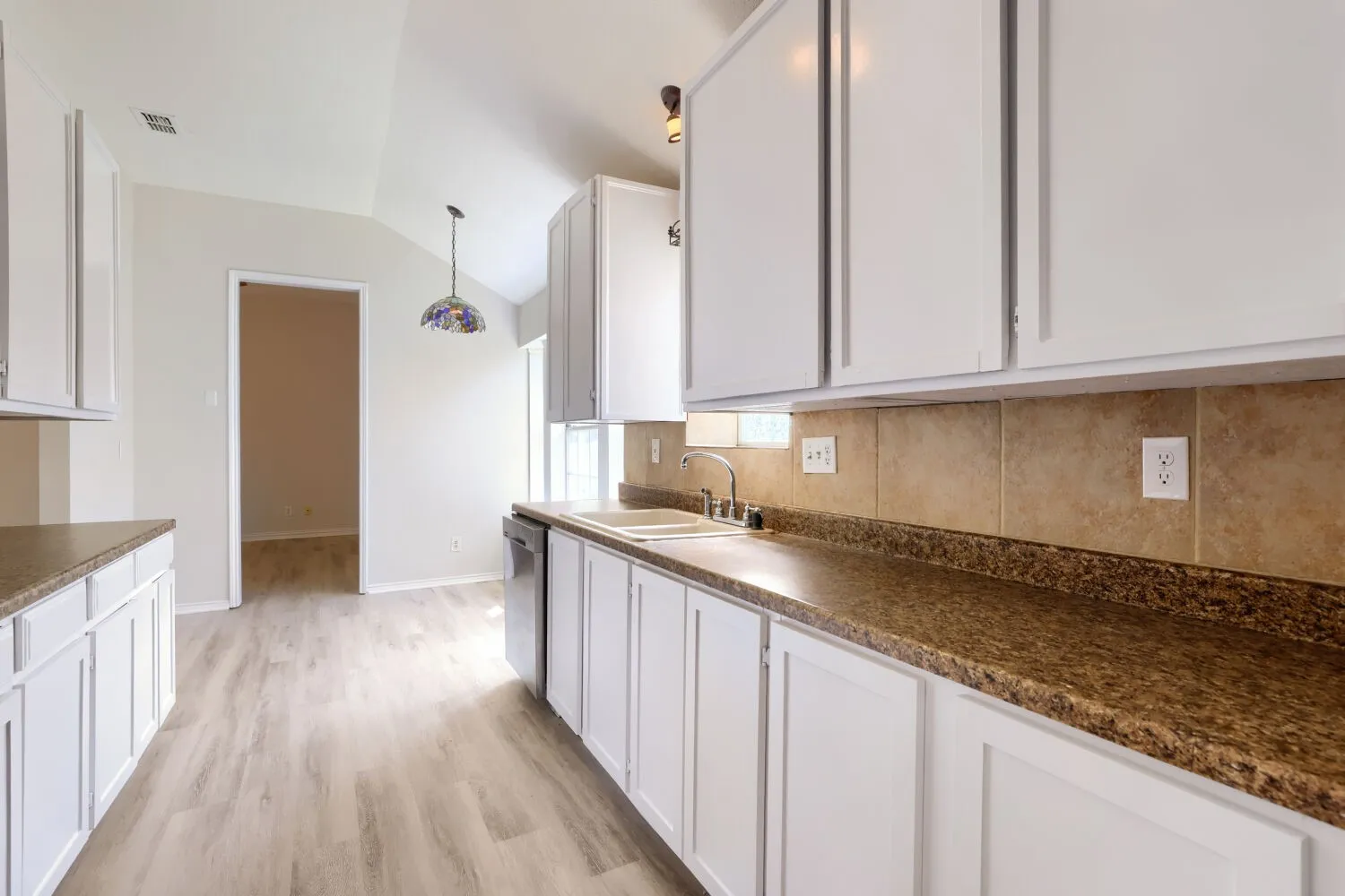 Single Family Residence For Sale in Dallas County , 920 Jacksonhole Lane, Mesquite, Texas 75149, 3 Bedroom, 2 Bathroom, 2 Garage spaces, 1,779 Sqft, built in 1988, mls#21377593, Real Estate Agent in Mesquite, Homes For Sale in Dallas county, Homes For Sale in Mesquite, Realtor in Mesquite Texas, Real Estate Brokerage Independent Realty Texas, Luminita Cordes Realtor