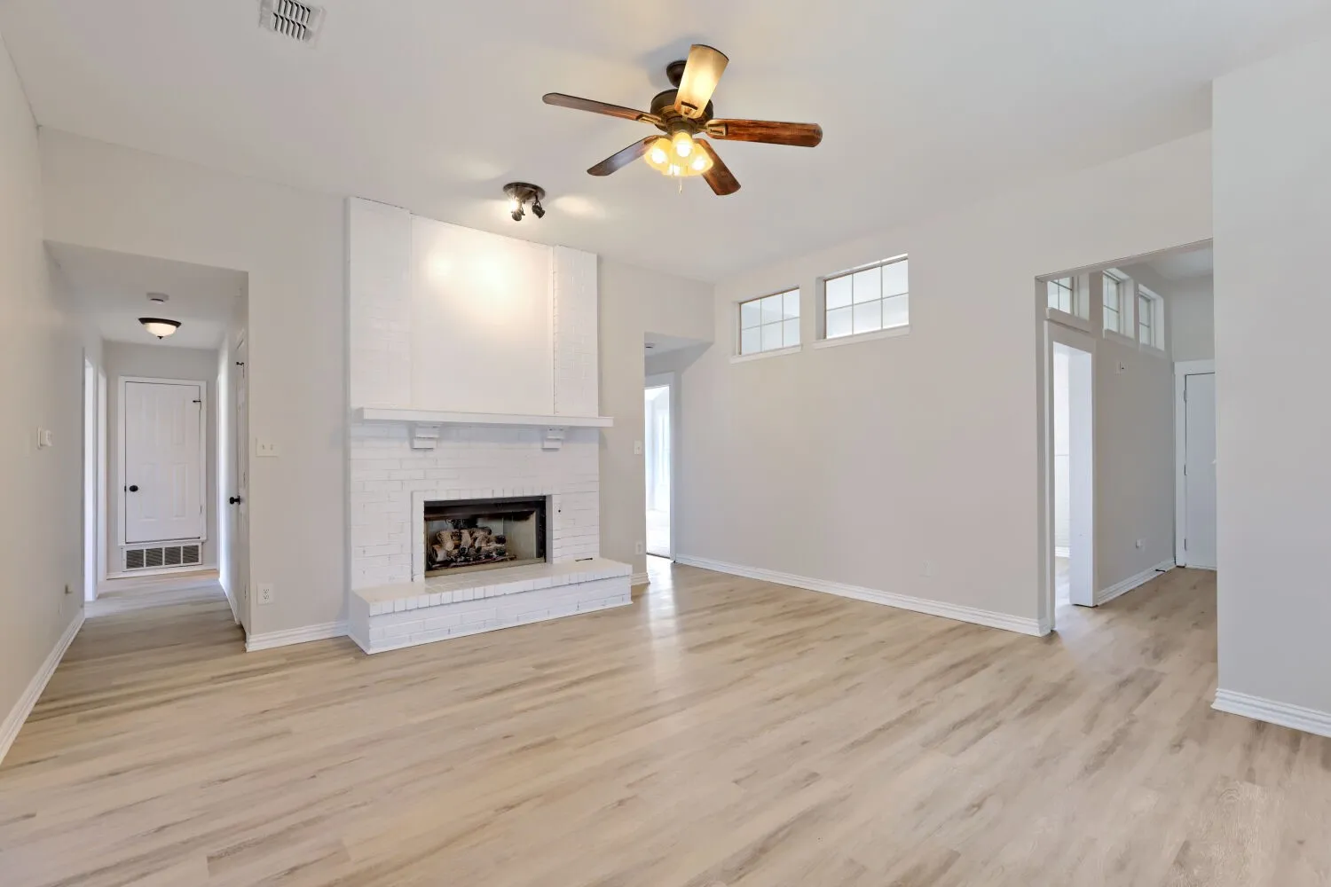 Single Family Residence For Sale in Dallas County , 920 Jacksonhole Lane, Mesquite, Texas 75149, 3 Bedroom, 2 Bathroom, 2 Garage spaces, 1,779 Sqft, built in 1988, mls#21377593, Real Estate Agent in Mesquite, Homes For Sale in Dallas county, Homes For Sale in Mesquite, Realtor in Mesquite Texas, Real Estate Brokerage Independent Realty Texas, Luminita Cordes Realtor
