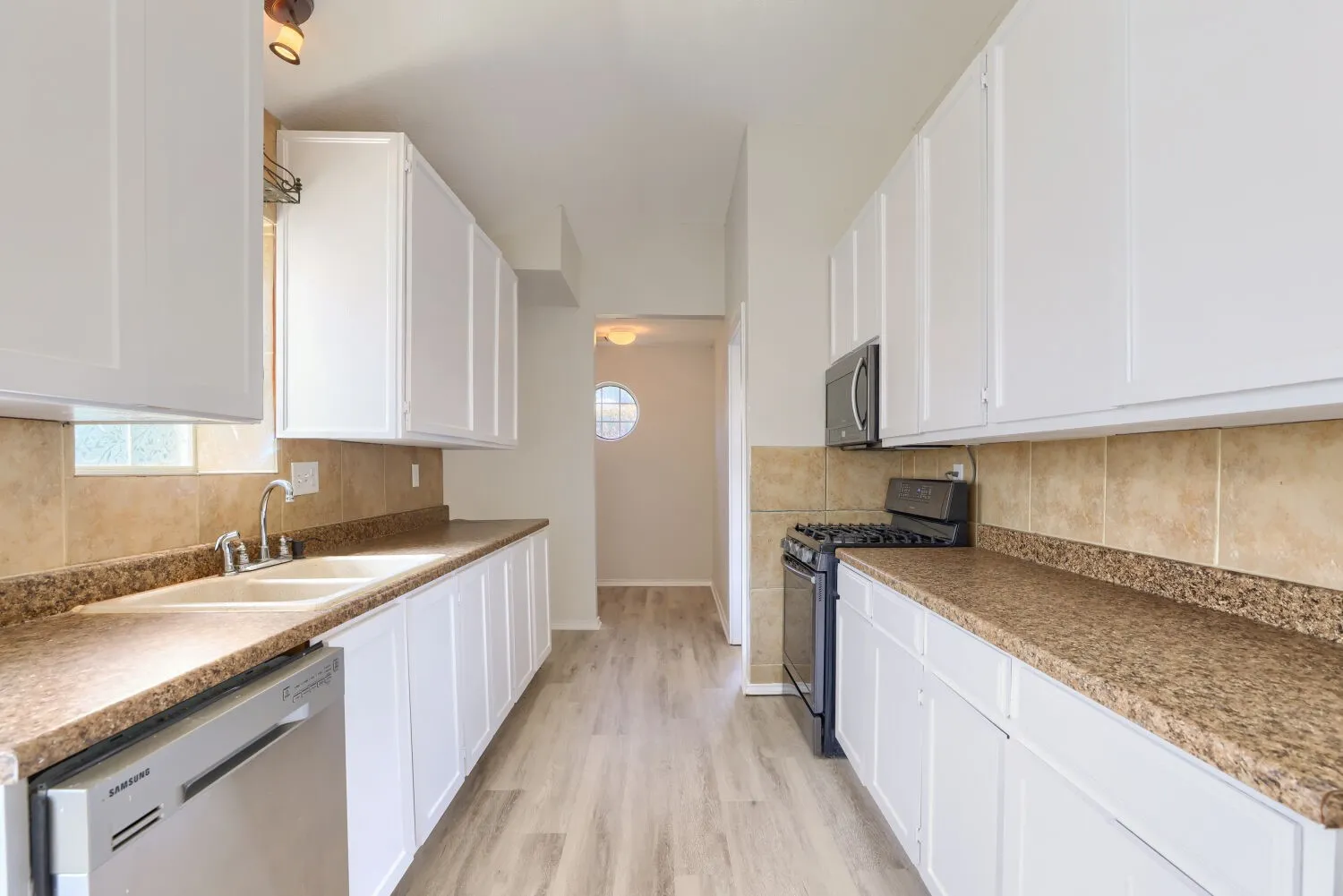 Single Family Residence For Sale in Dallas County , 920 Jacksonhole Lane, Mesquite, Texas 75149, 3 Bedroom, 2 Bathroom, 2 Garage spaces, 1,779 Sqft, built in 1988, mls#21377593, Real Estate Agent in Mesquite, Homes For Sale in Dallas county, Homes For Sale in Mesquite, Realtor in Mesquite Texas, Real Estate Brokerage Independent Realty Texas, Luminita Cordes Realtor