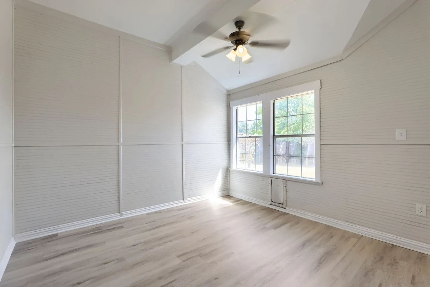 Single Family Residence For Sale in Dallas County , 920 Jacksonhole Lane, Mesquite, Texas 75149, 3 Bedroom, 2 Bathroom, 2 Garage spaces, 1,779 Sqft, built in 1988, mls#21377593, Real Estate Agent in Mesquite, Homes For Sale in Dallas county, Homes For Sale in Mesquite, Realtor in Mesquite Texas, Real Estate Brokerage Independent Realty Texas, Luminita Cordes Realtor