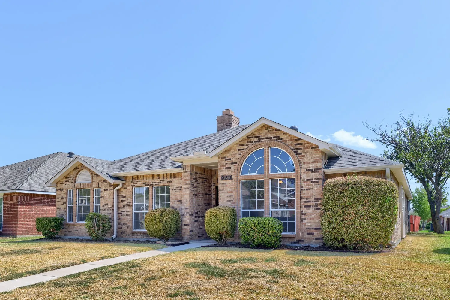 Single Family Residence For Sale in Dallas County , 920 Jacksonhole Lane, Mesquite, Texas 75149, 3 Bedroom, 2 Bathroom, 2 Garage spaces, 1,779 Sqft, built in 1988, mls#21377593, Real Estate Agent in Mesquite, Homes For Sale in Dallas county, Homes For Sale in Mesquite, Realtor in Mesquite Texas, Real Estate Brokerage Independent Realty Texas, Luminita Cordes Realtor