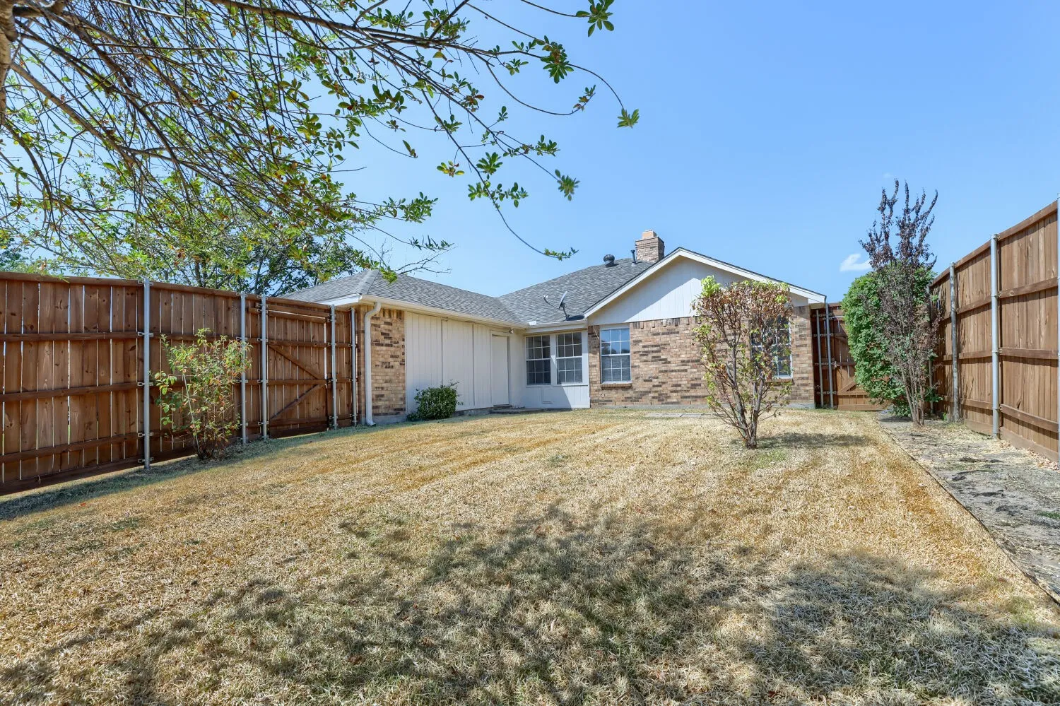 Single Family Residence For Sale in Dallas County , 920 Jacksonhole Lane, Mesquite, Texas 75149, 3 Bedroom, 2 Bathroom, 2 Garage spaces, 1,779 Sqft, built in 1988, mls#21377593, Real Estate Agent in Mesquite, Homes For Sale in Dallas county, Homes For Sale in Mesquite, Realtor in Mesquite Texas, Real Estate Brokerage Independent Realty Texas, Luminita Cordes Realtor