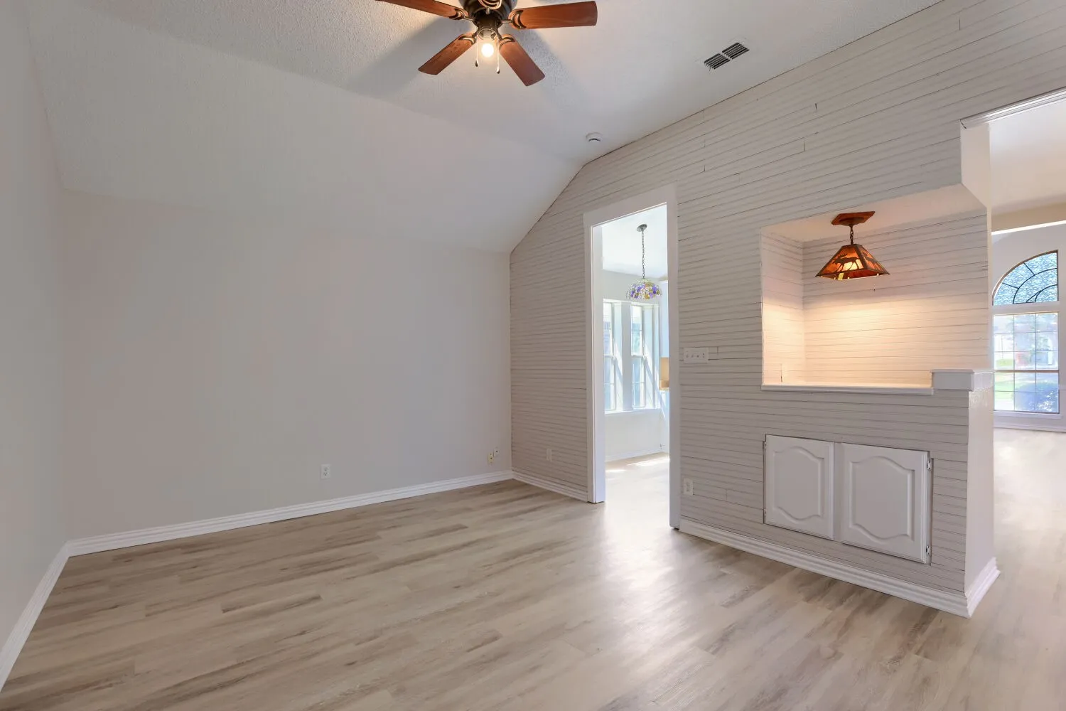 Single Family Residence For Sale in Dallas County , 920 Jacksonhole Lane, Mesquite, Texas 75149, 3 Bedroom, 2 Bathroom, 2 Garage spaces, 1,779 Sqft, built in 1988, mls#21377593, Real Estate Agent in Mesquite, Homes For Sale in Dallas county, Homes For Sale in Mesquite, Realtor in Mesquite Texas, Real Estate Brokerage Independent Realty Texas, Luminita Cordes Realtor