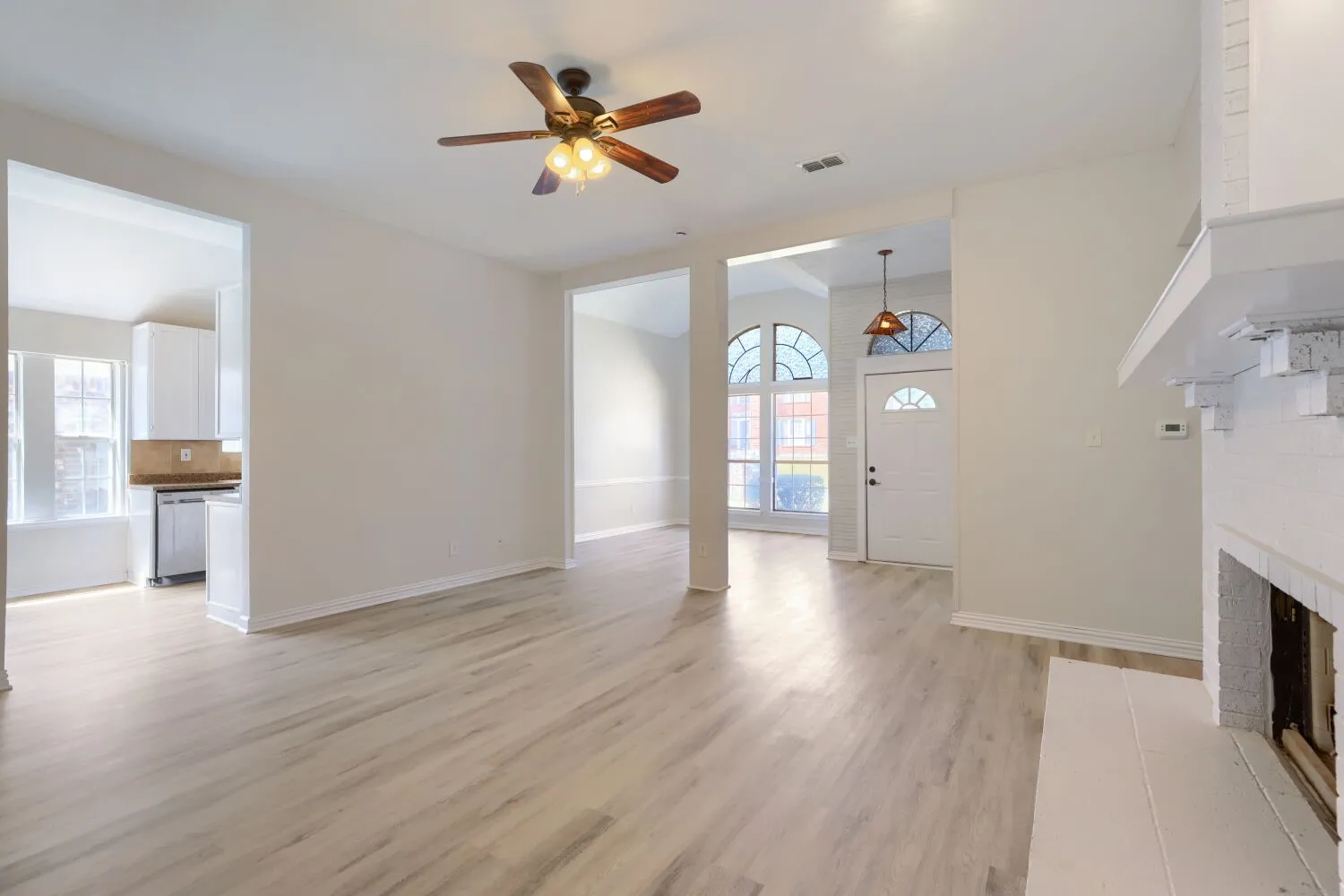 Single Family Residence For Sale in Dallas County , 920 Jacksonhole Lane, Mesquite, Texas 75149, 3 Bedroom, 2 Bathroom, 2 Garage spaces, 1,779 Sqft, built in 1988, mls#21377593, Real Estate Agent in Mesquite, Homes For Sale in Dallas county, Homes For Sale in Mesquite, Realtor in Mesquite Texas, Real Estate Brokerage Independent Realty Texas, Luminita Cordes Realtor