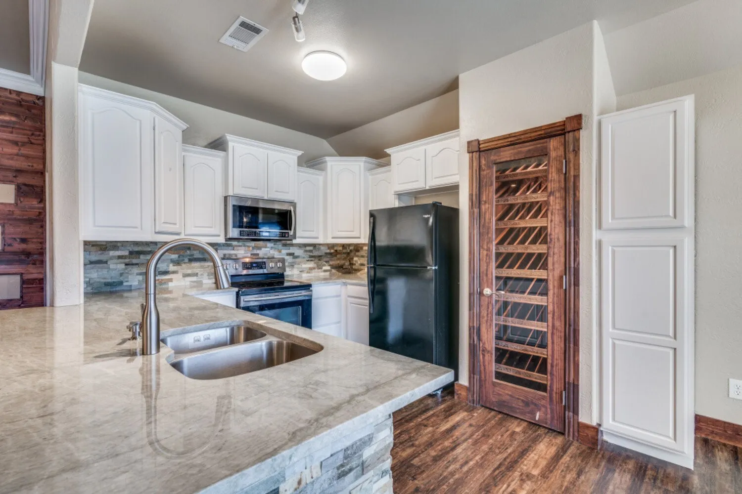 Single Family Residence For Rent in Rockwall County , 412 Autumn Trail, Royse City, Texas 75189, 3 Bedroom, 2 Bathroom, 2 Garage spaces, 1,497 Sqft, built in 2006, mls#21383874, Real Estate Agent in Royse City, Homes For Rent in Rockwall county, Homes For Rent in Royse City, Realtor in Royse City Texas, Real Estate Brokerage Independent Realty Texas, Luminita Cordes Realtor