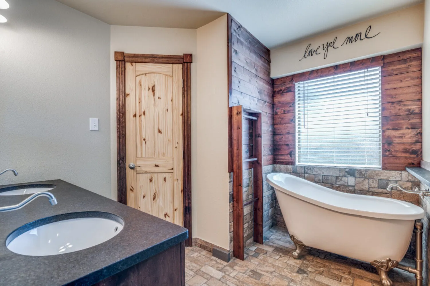 Single Family Residence For Rent in Rockwall County , 412 Autumn Trail, Royse City, Texas 75189, 3 Bedroom, 2 Bathroom, 2 Garage spaces, 1,497 Sqft, built in 2006, mls#21383874, Real Estate Agent in Royse City, Homes For Rent in Rockwall county, Homes For Rent in Royse City, Realtor in Royse City Texas, Real Estate Brokerage Independent Realty Texas, Luminita Cordes Realtor