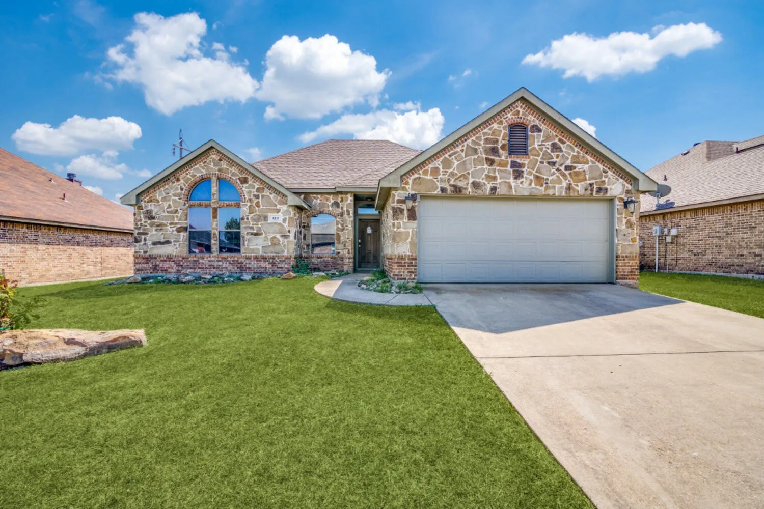 Single Family Residence For Rent in Rockwall County , 412 Autumn Trail, Royse City, Texas 75189, 3 Bedroom, 2 Bathroom, 2 Garage spaces, 1,497 Sqft, built in 2006, mls#21383874, Real Estate Agent in Royse City, Homes For Rent in Rockwall county, Homes For Rent in Royse City, Realtor in Royse City Texas, Real Estate Brokerage Independent Realty Texas, Luminita Cordes Realtor