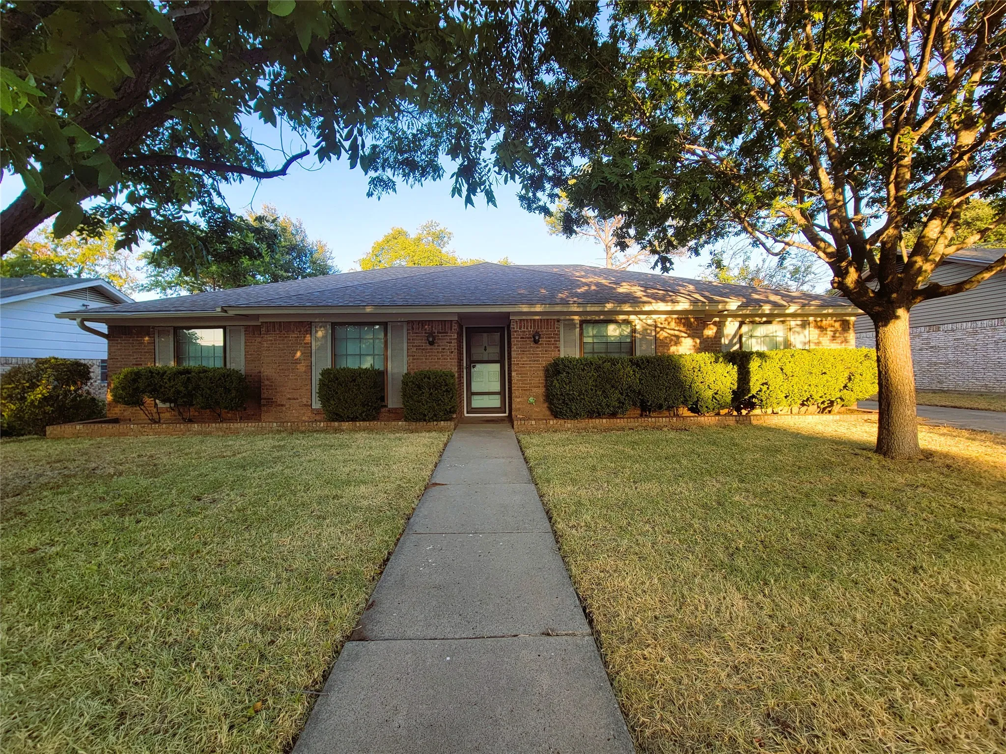 Single Family Residence For Rent in Tarrant County , 7405 Pinehurst Drive W, Fort Worth, Texas 76134, 3 Bedroom, 2 Bathroom, 2 Garage spaces, 1,880 Sqft, built in 1971, mls#21383857, Real Estate Agent in Fort Worth, Homes For Rent in Tarrant county, Homes For Rent in Fort Worth, Realtor in Fort Worth Texas, Real Estate Brokerage Independent Realty Texas, Luminita Cordes Realtor